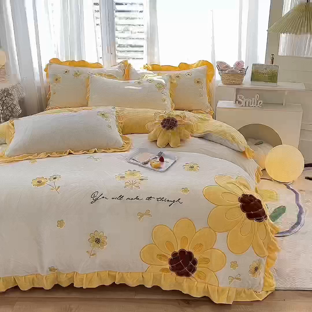 91家纺网 家纺一手货源 找家纺 （总）绒棉世家 2025新款新款全消光牛奶绒贴布绣向日葵风格四件套（控价188元）