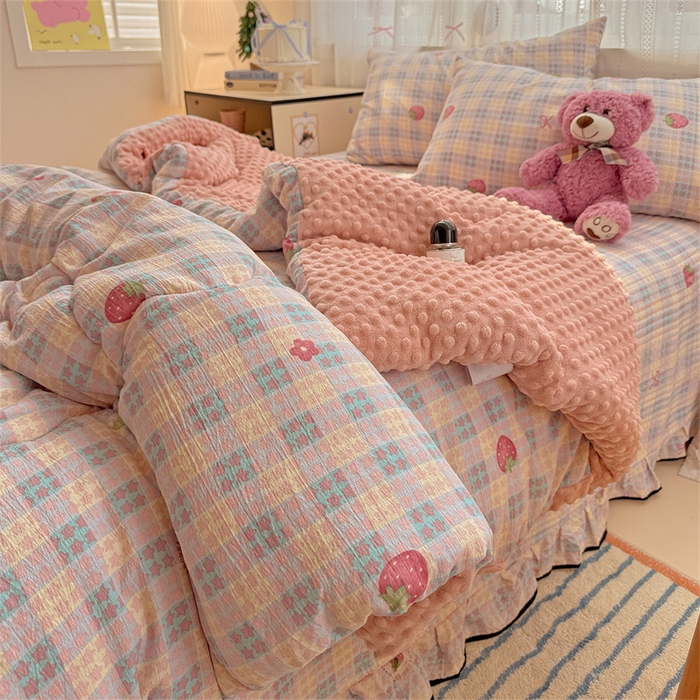 91家纺网 家纺一手货源 找家纺 繁花家居 2025新款床盖豆豆被套春秋被套冬被云感超软木棉被子被芯 花边床盖-豆豆被-彩格草莓