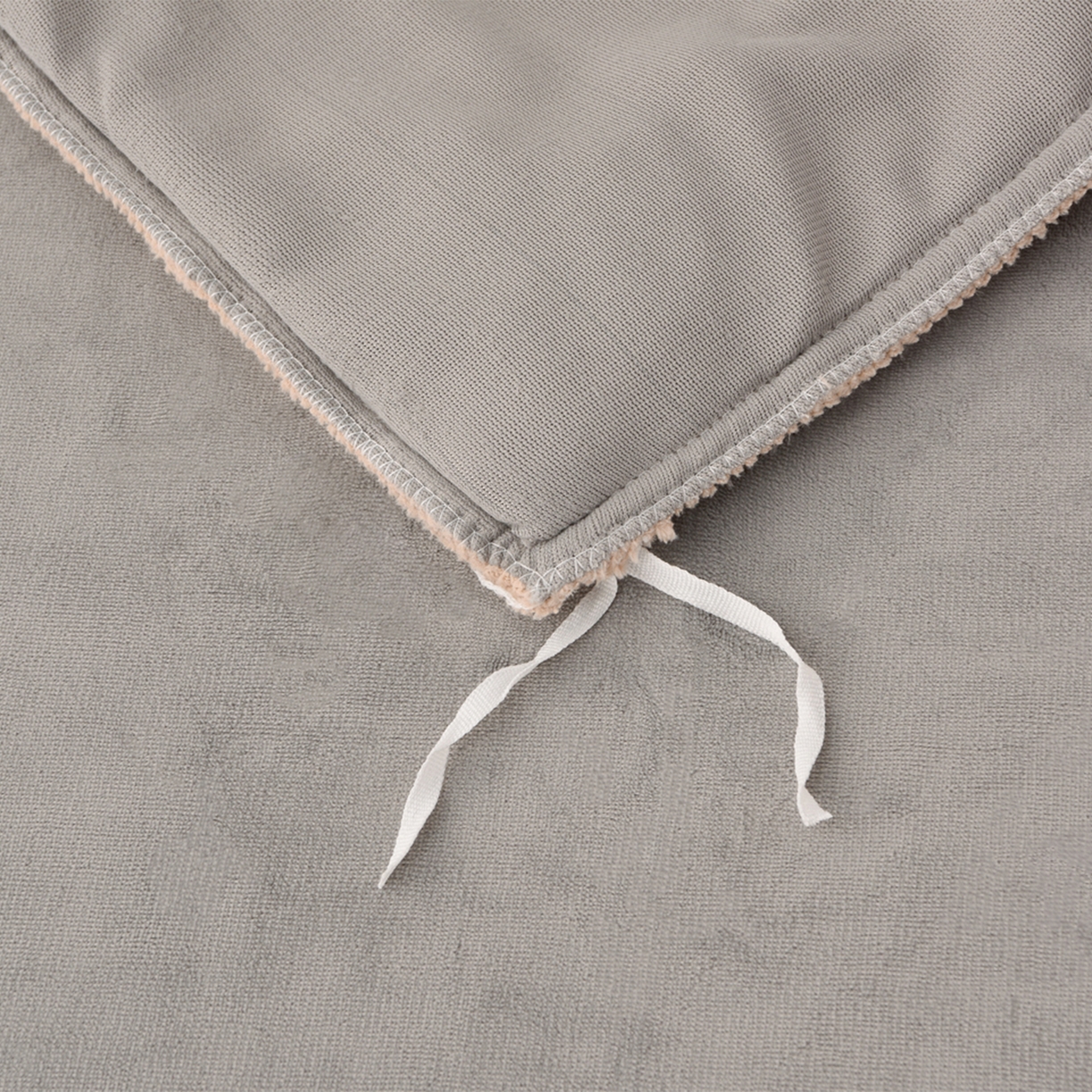 91家纺网 家纺一手货源 找家纺 湘雪家居  2025新款高克重纯色刺绣牛奶绒床盖款钟爱系列四件套-提供买家秀 钟爱款-浅灰色