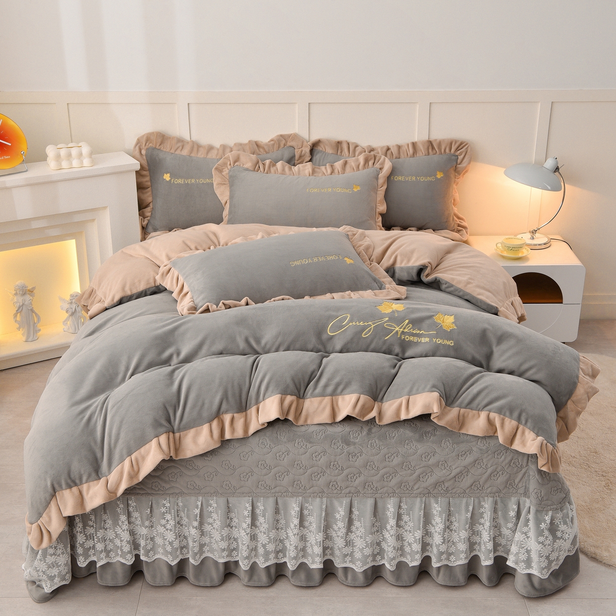 91家纺网 家纺一手货源 找家纺 湘雪家居  2025新款高克重纯色刺绣牛奶绒床盖款钟爱系列四件套-提供买家秀 钟爱款-浅灰色