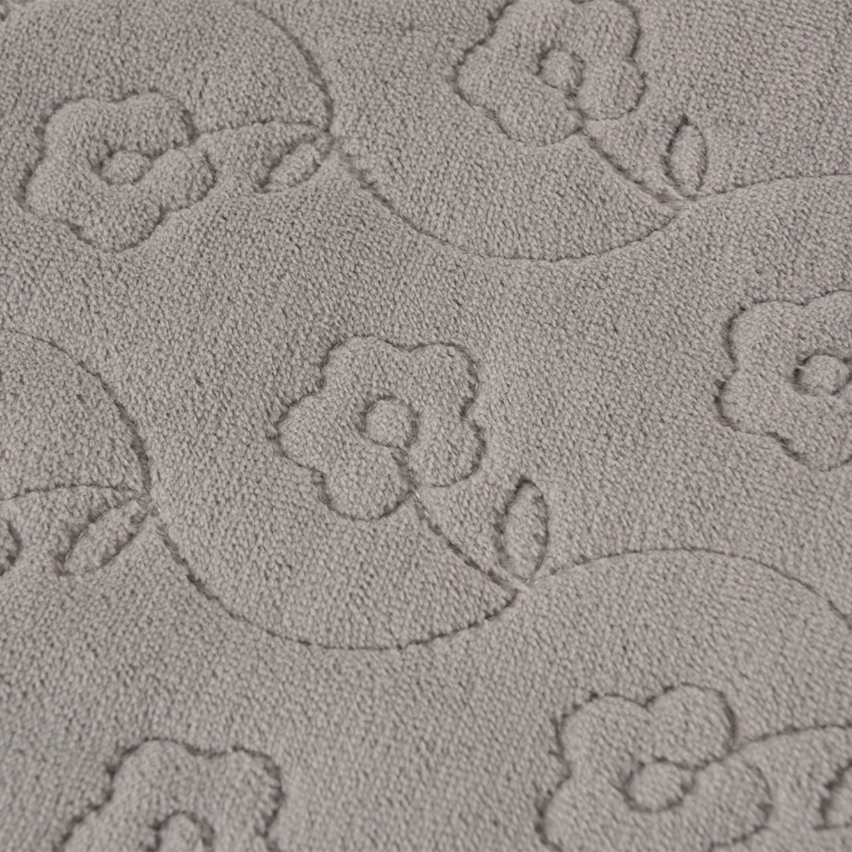 91家纺网 家纺一手货源 找家纺 湘雪家居  2025新款高克重纯色刺绣牛奶绒床盖款钟爱系列四件套-提供买家秀 钟爱款-浅灰色