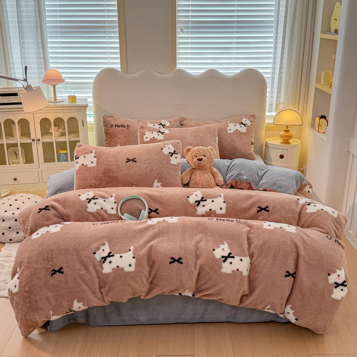 91家纺网 家纺一手货源 找家纺 KA家纺 2025新款冬高克重兔毛牛奶绒四件套 波点狗