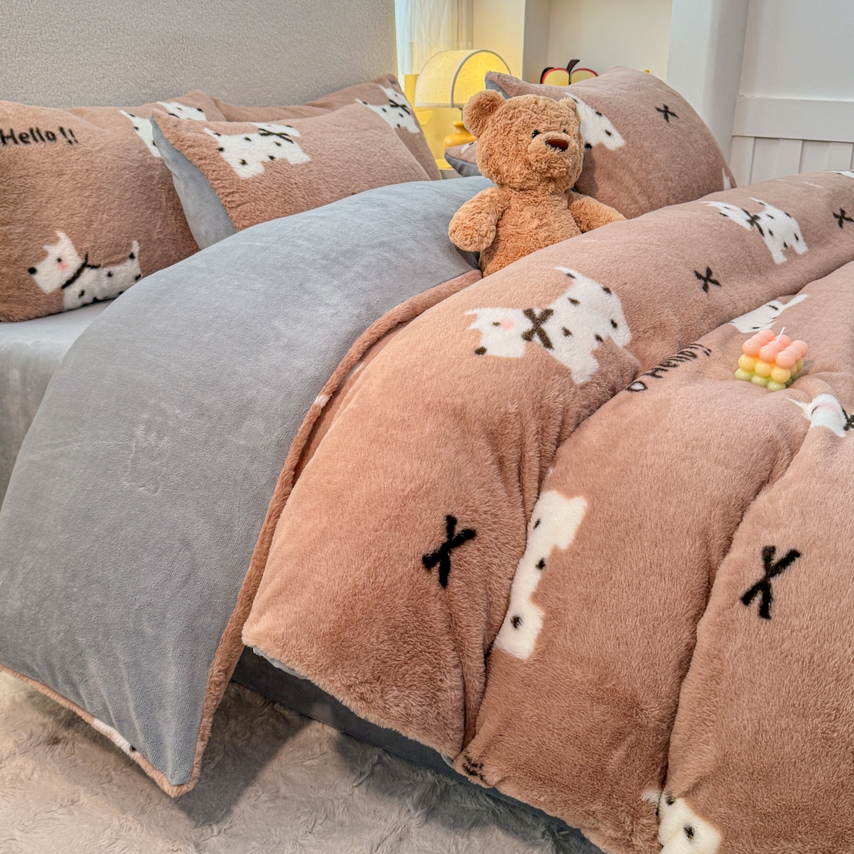 91家纺网 家纺一手货源 找家纺 KA家纺 2025新款冬高克重兔毛牛奶绒四件套 波点狗