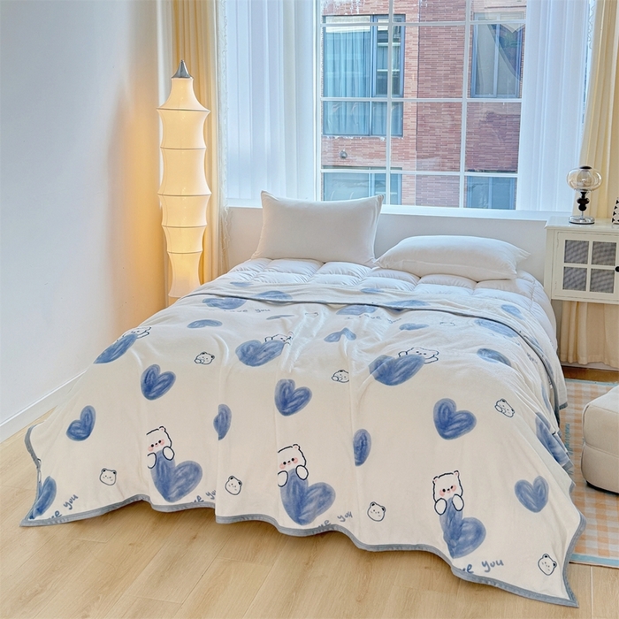 91家纺网 家纺一手货源 找家纺 梵心 2025新款云貂绒毛毯法兰绒毛毯牛奶绒毛毯爆款盖毯直播跨境专供-可定制克重  爱心熊