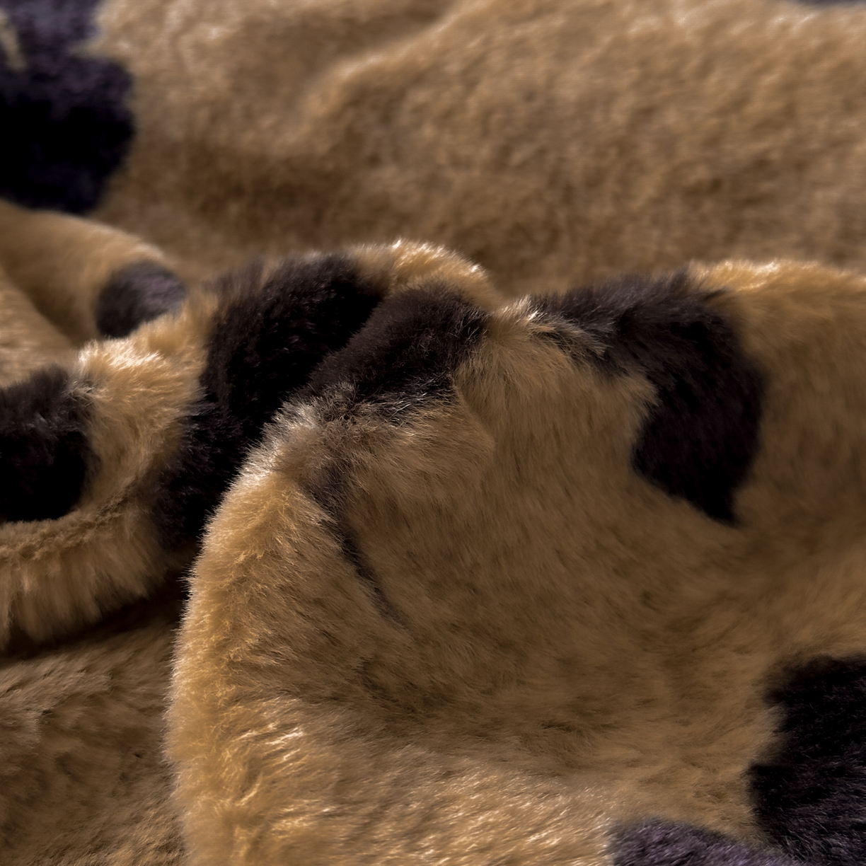 91家纺网 家纺一手货源 找家纺 金阳光家纺 2025新款美拉德高克重兔绒牛奶绒床盖款四件套 简爱