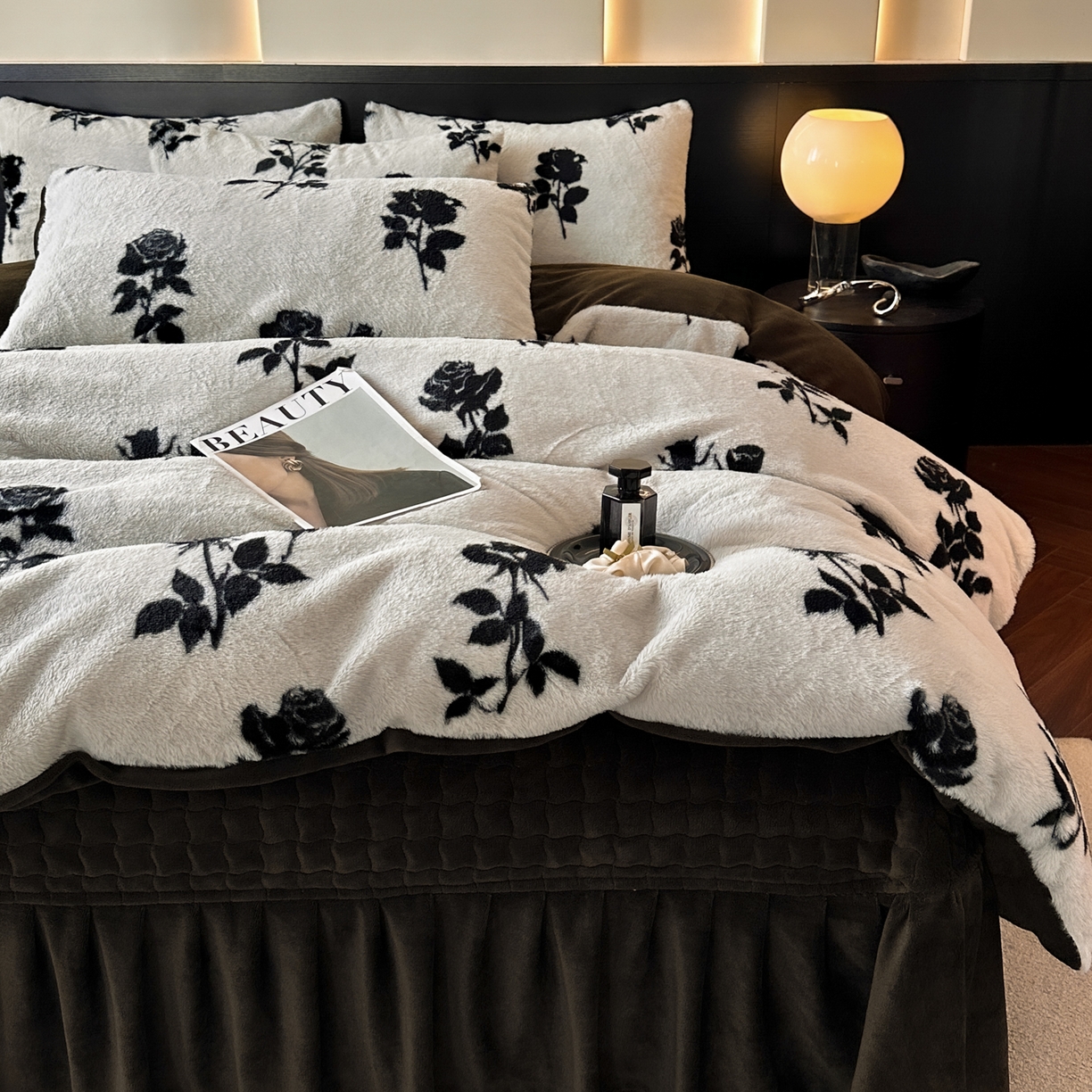 91家纺网 家纺一手货源 找家纺 金阳光家纺 2025新款美拉德高克重兔绒牛奶绒床盖款四件套 玫瑰白