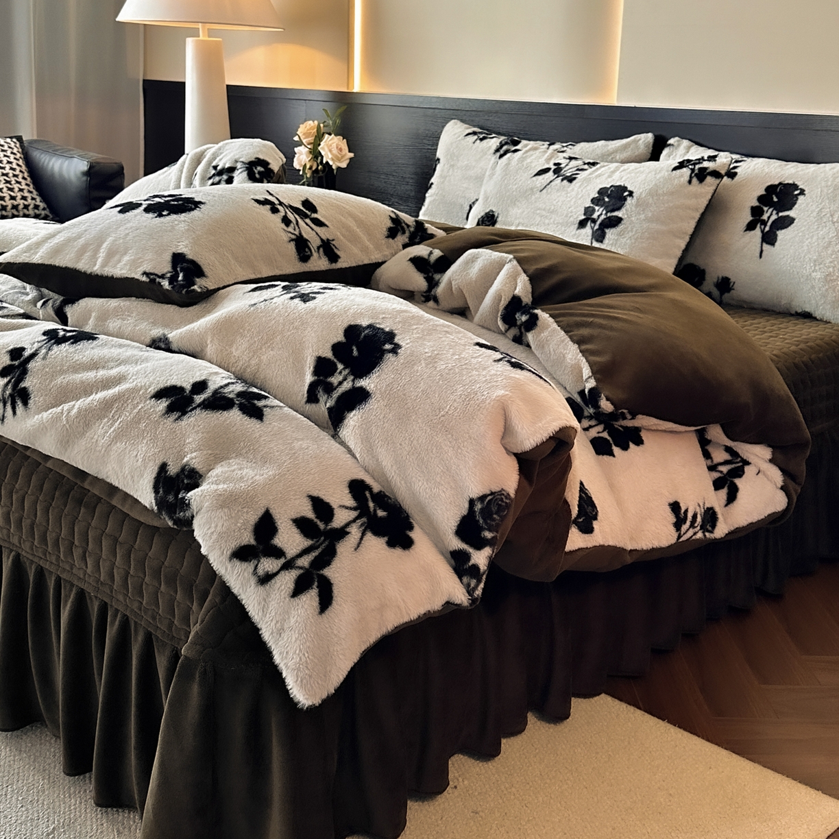 91家纺网 家纺一手货源 找家纺 金阳光家纺 2025新款美拉德高克重兔绒牛奶绒床盖款四件套 玫瑰白