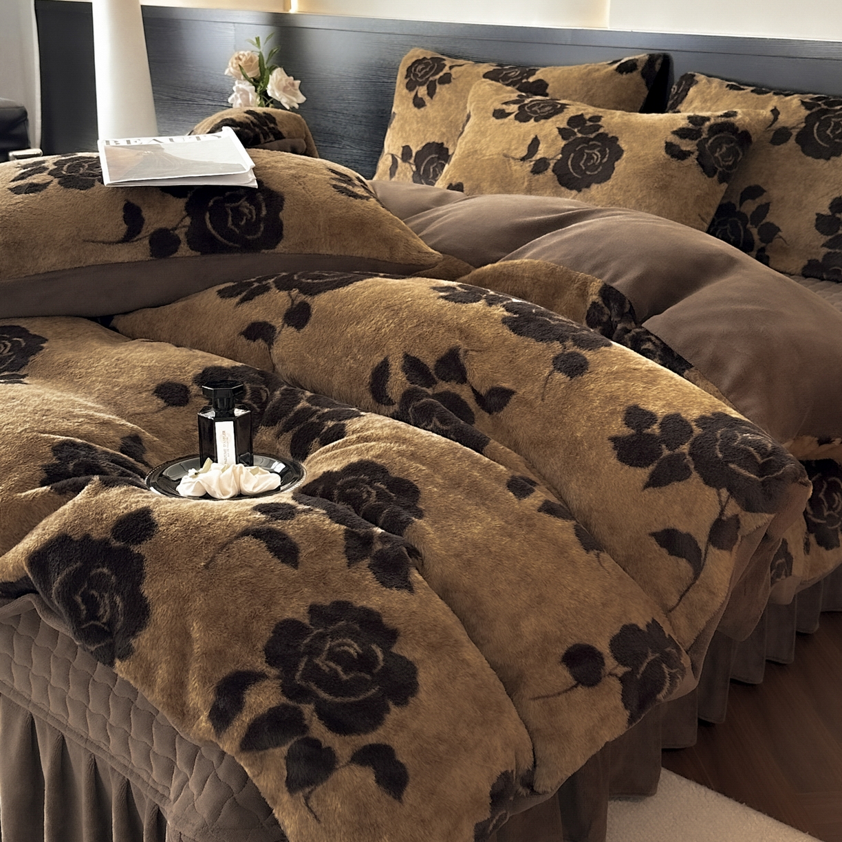 91家纺网 家纺一手货源 找家纺 金阳光家纺 2025新款美拉德高克重兔绒牛奶绒床盖款四件套 简爱