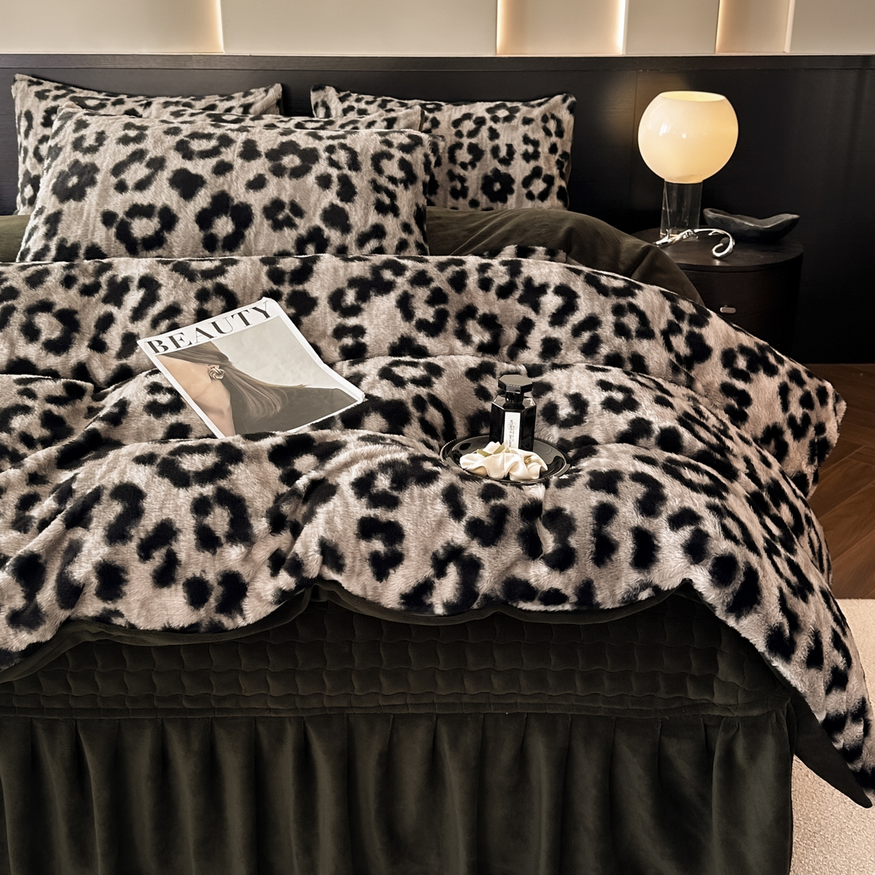 91家纺网 家纺一手货源 找家纺 金阳光家纺 2025新款美拉德高克重兔绒牛奶绒床盖款四件套 豹纹