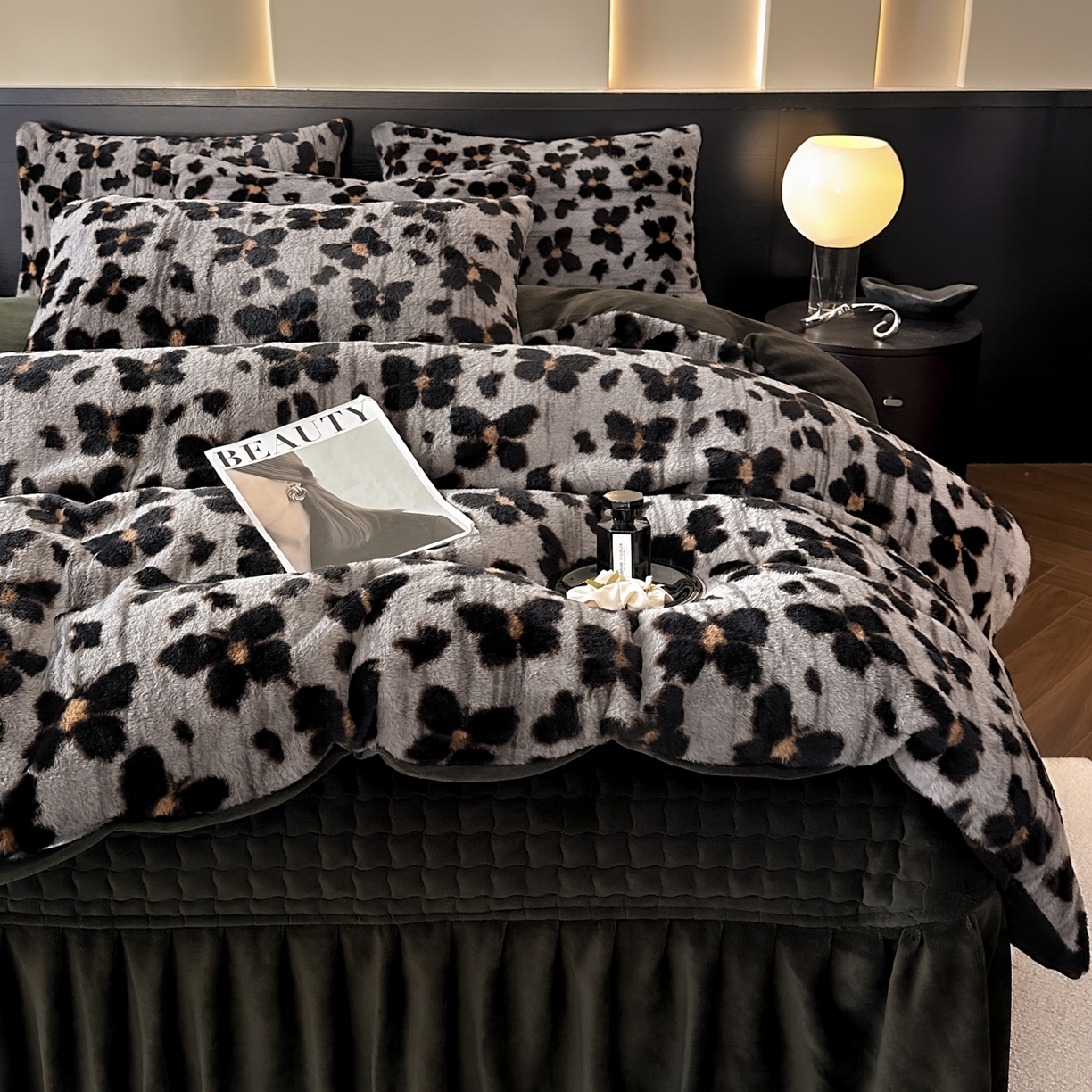 91家纺网 家纺一手货源 找家纺 金阳光家纺 2025新款美拉德高克重兔绒牛奶绒床盖款四件套 蝴蝶豹纹灰