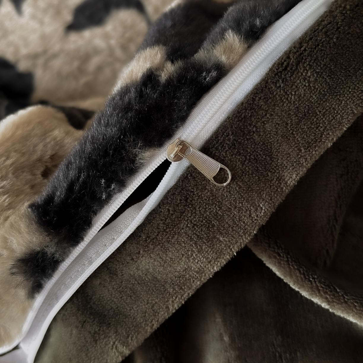 91家纺网 家纺一手货源 找家纺 金阳光家纺 2025新款美拉德高克重兔绒牛奶绒床盖款四件套 奥黛丽