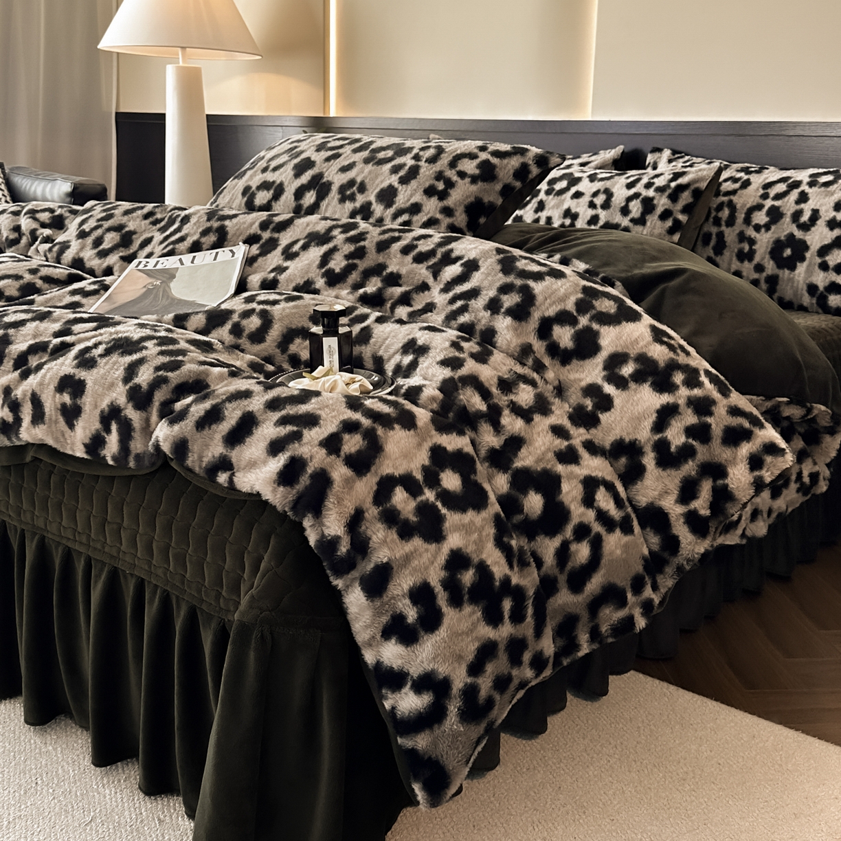 91家纺网 家纺一手货源 找家纺 金阳光家纺 2025新款美拉德高克重兔绒牛奶绒床盖款四件套 豹纹