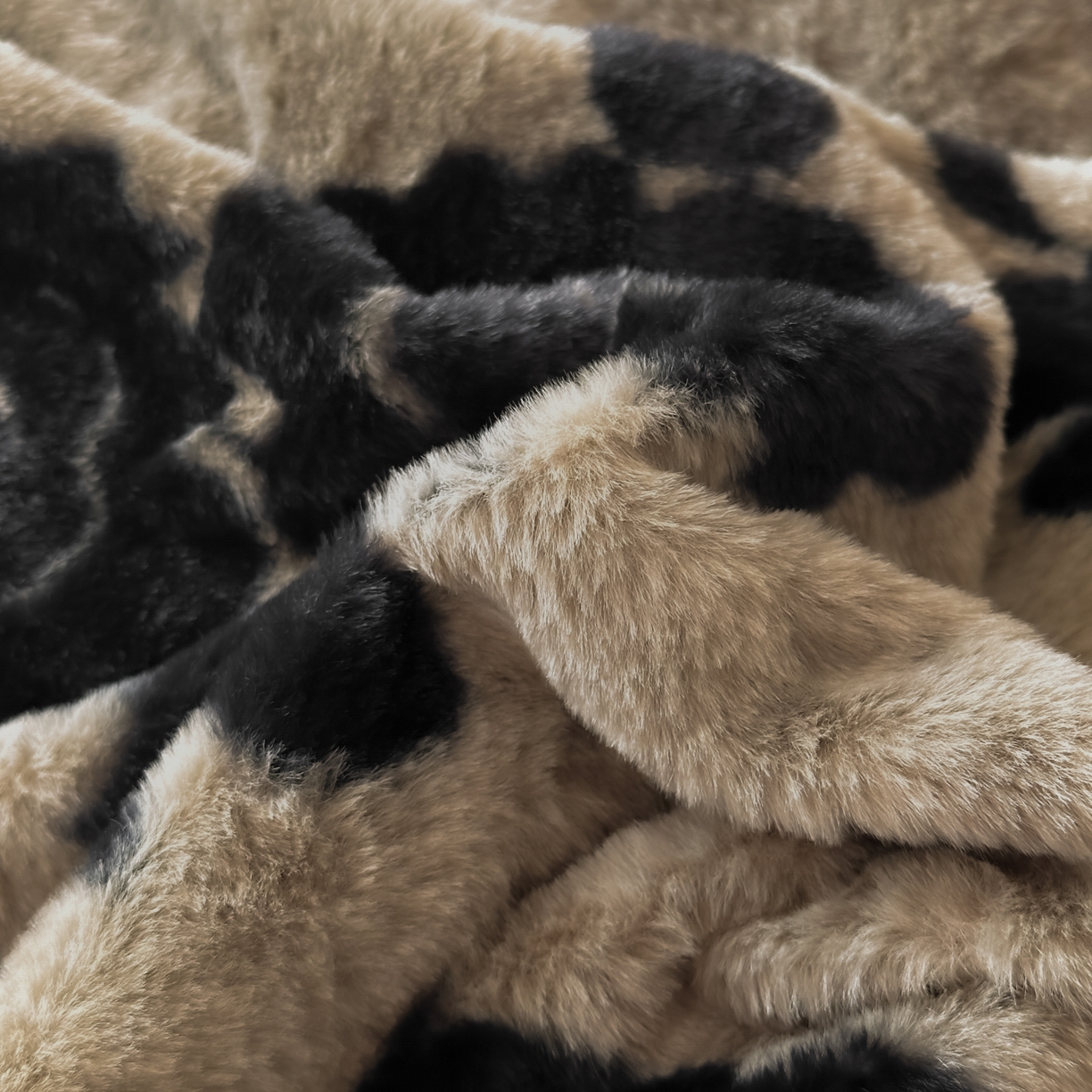 91家纺网 家纺一手货源 找家纺 金阳光家纺 2025新款美拉德高克重兔绒牛奶绒床盖款四件套 奥黛丽