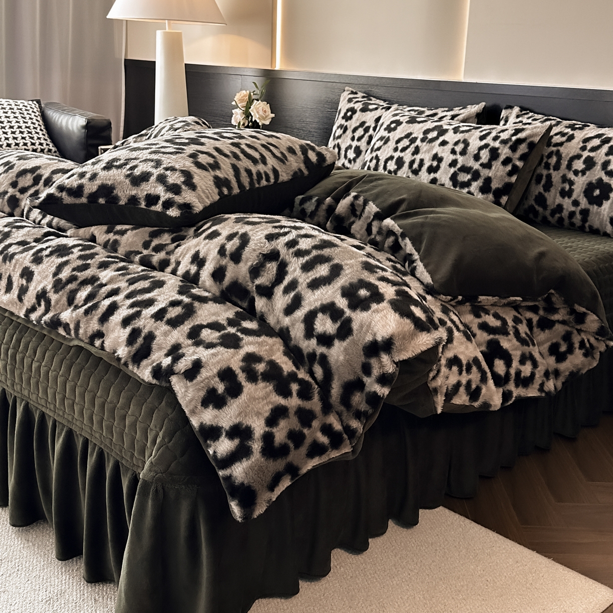 91家纺网 家纺一手货源 找家纺 金阳光家纺 2025新款美拉德高克重兔绒牛奶绒床盖款四件套 豹纹