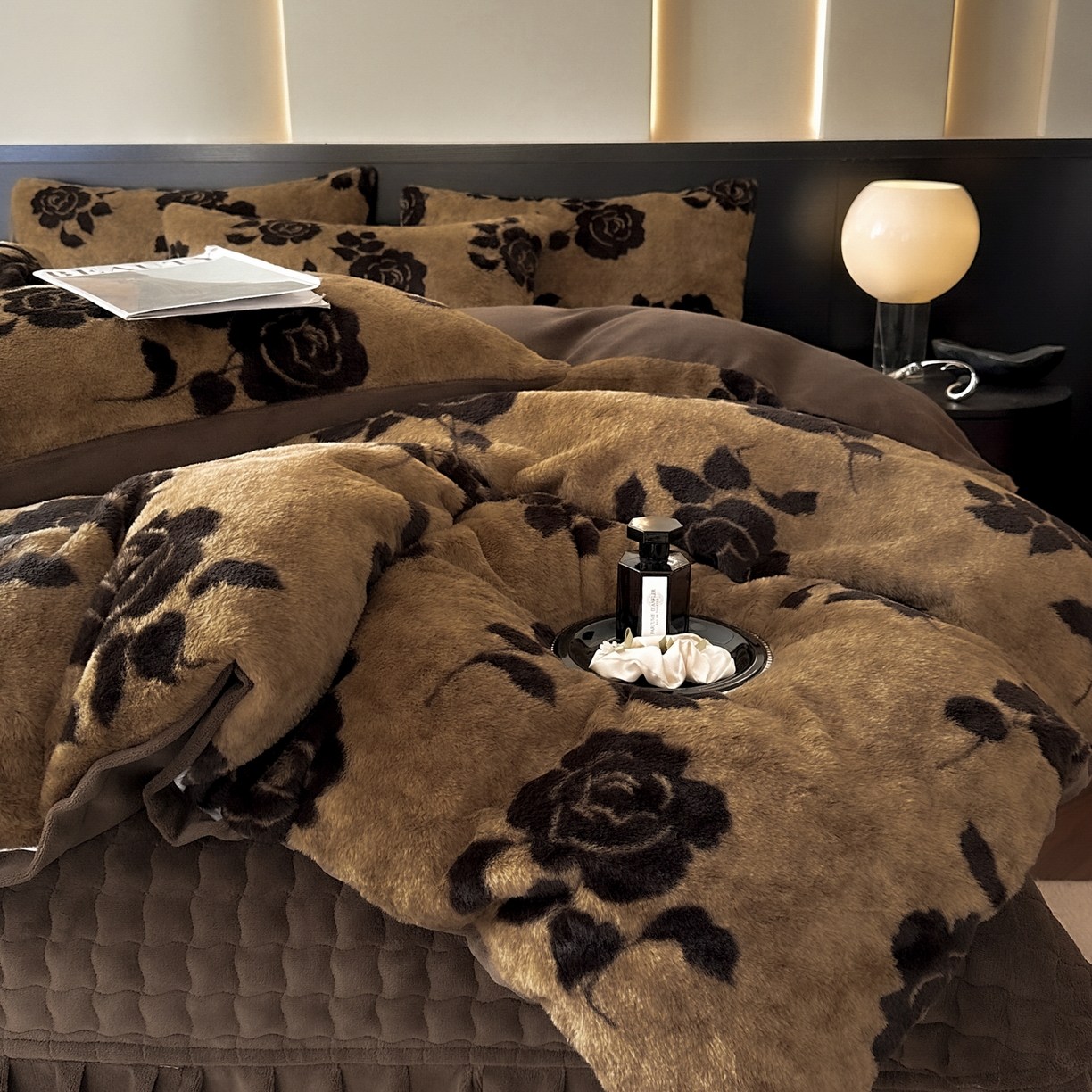 91家纺网 家纺一手货源 找家纺 金阳光家纺 2025新款美拉德高克重兔绒牛奶绒床盖款四件套 简爱