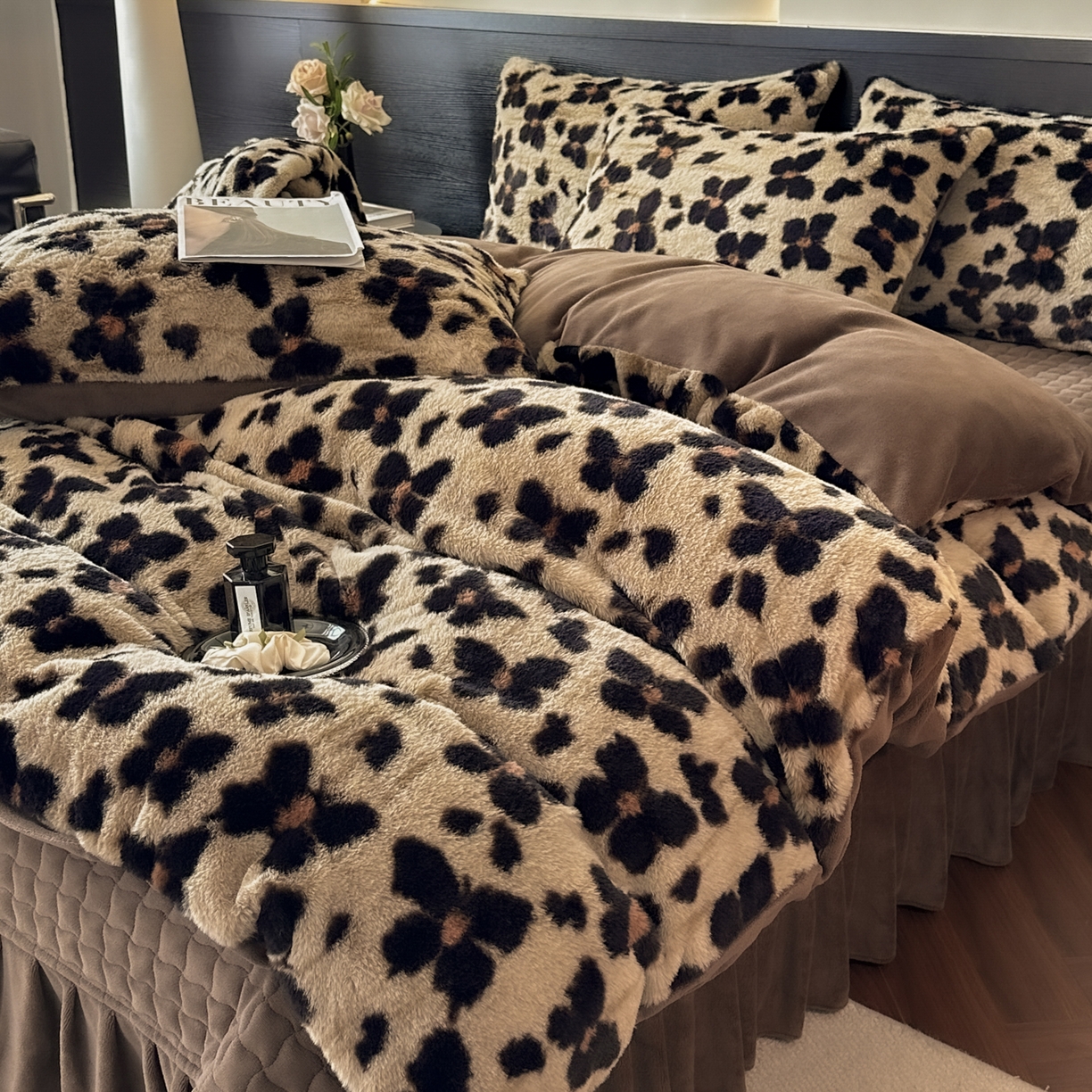 91家纺网 家纺一手货源 找家纺 金阳光家纺 2025新款美拉德高克重兔绒牛奶绒床盖款四件套 蝴蝶豹纹咖