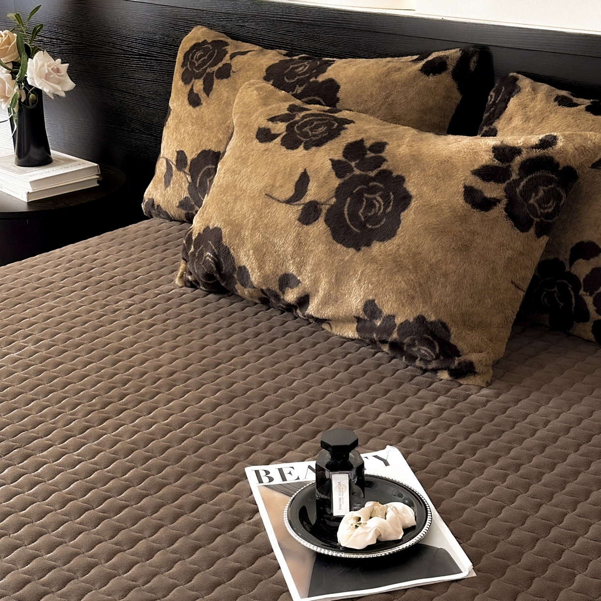 91家纺网 家纺一手货源 找家纺 金阳光家纺 2025新款美拉德高克重兔绒牛奶绒床盖款四件套 简爱