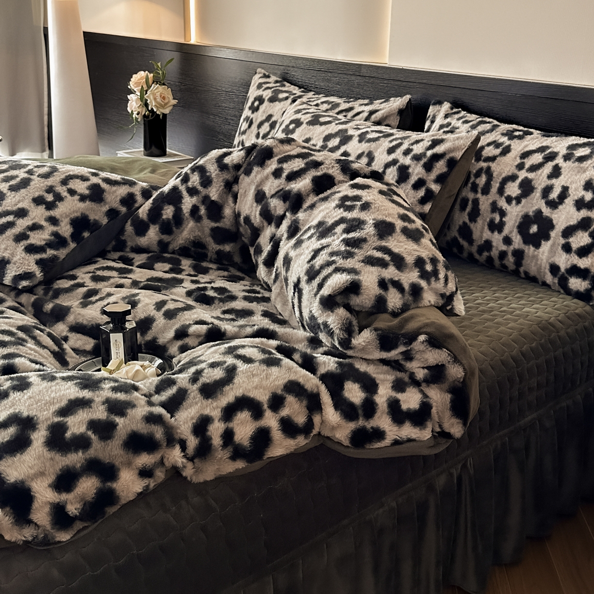 91家纺网 家纺一手货源 找家纺 金阳光家纺 2025新款美拉德高克重兔绒牛奶绒床盖款四件套 豹纹