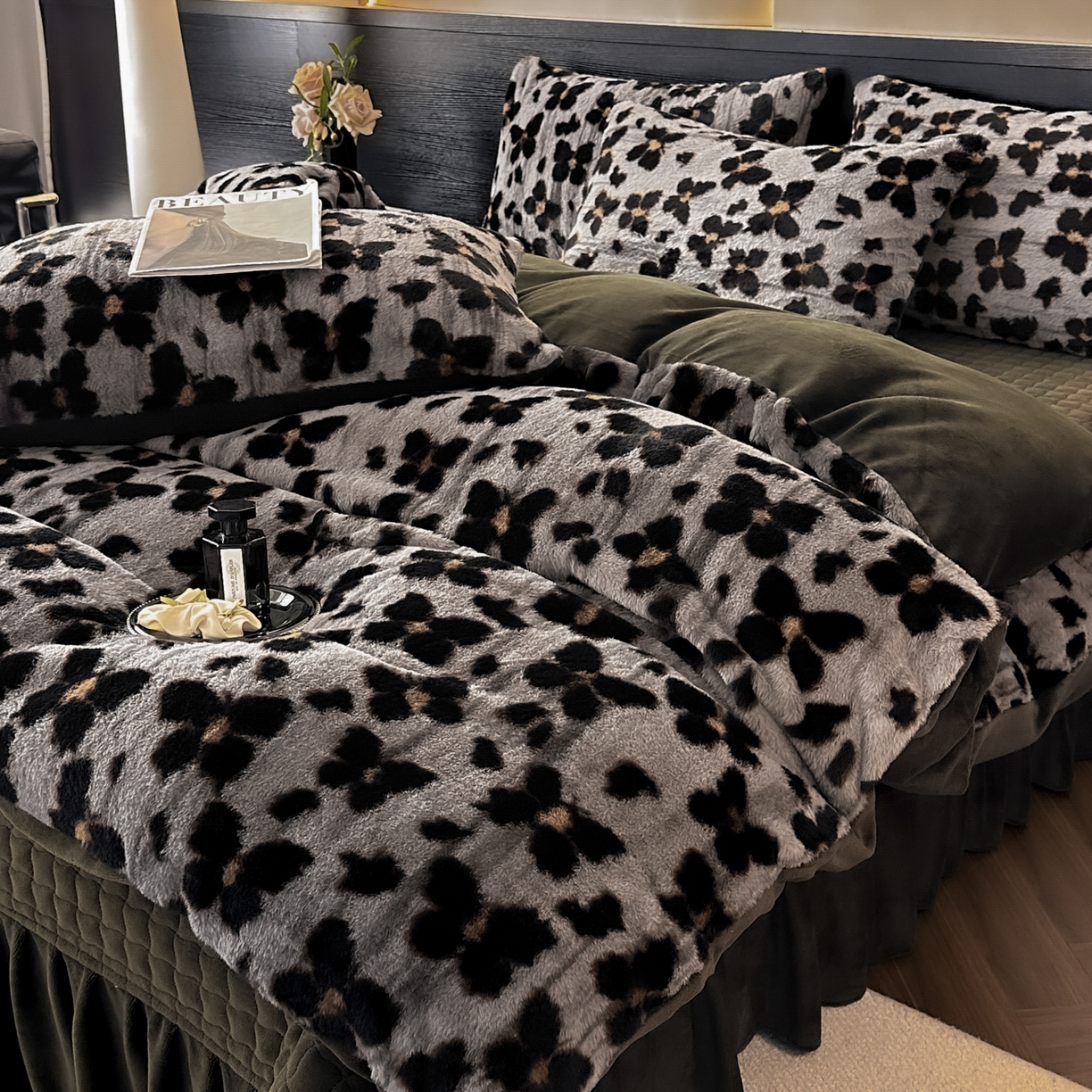 91家纺网 家纺一手货源 找家纺 金阳光家纺 2025新款美拉德高克重兔绒牛奶绒床盖款四件套 蝴蝶豹纹灰