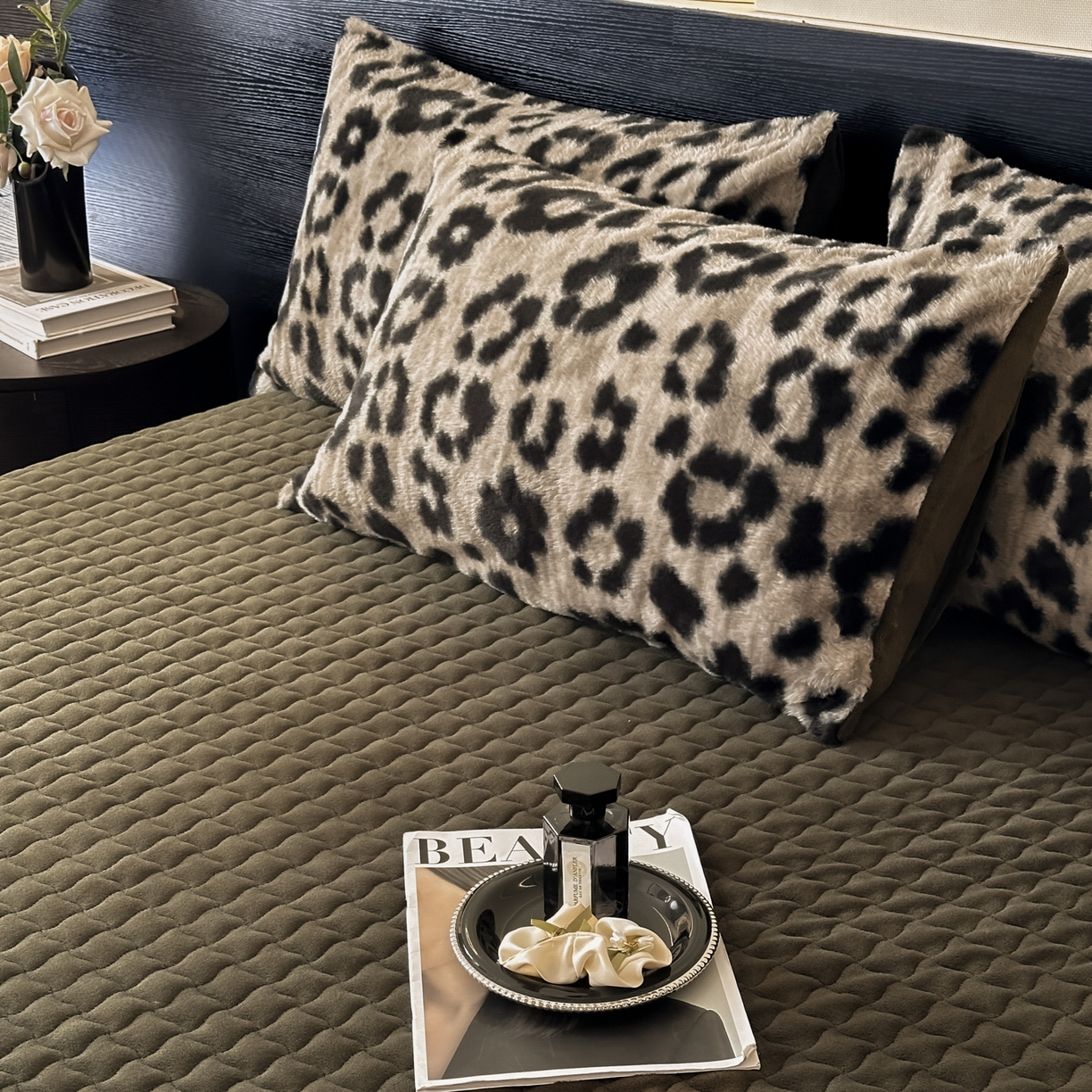 91家纺网 家纺一手货源 找家纺 金阳光家纺 2025新款美拉德高克重兔绒牛奶绒床盖款四件套 豹纹