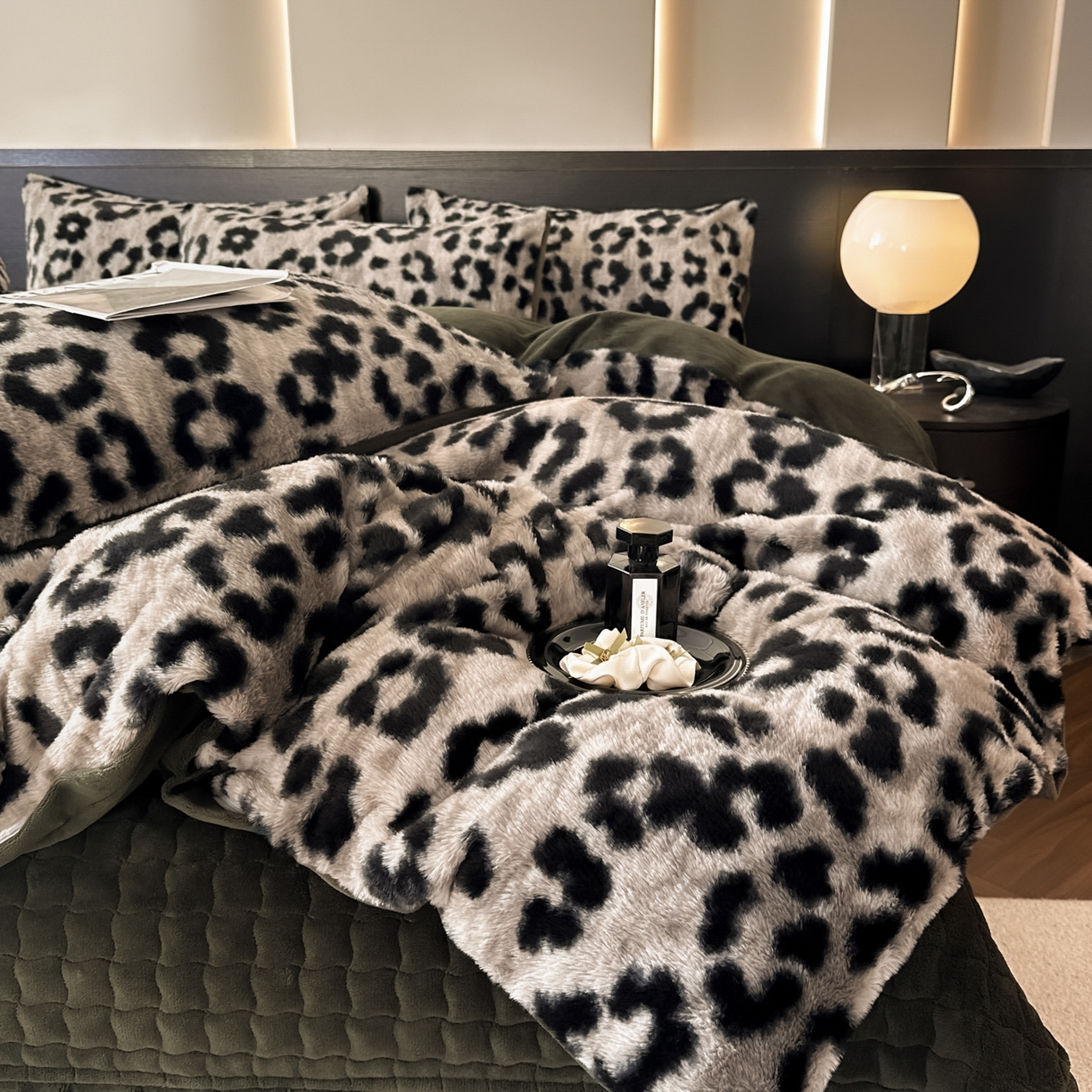 91家纺网 家纺一手货源 找家纺 金阳光家纺 2025新款美拉德高克重兔绒牛奶绒床盖款四件套 豹纹