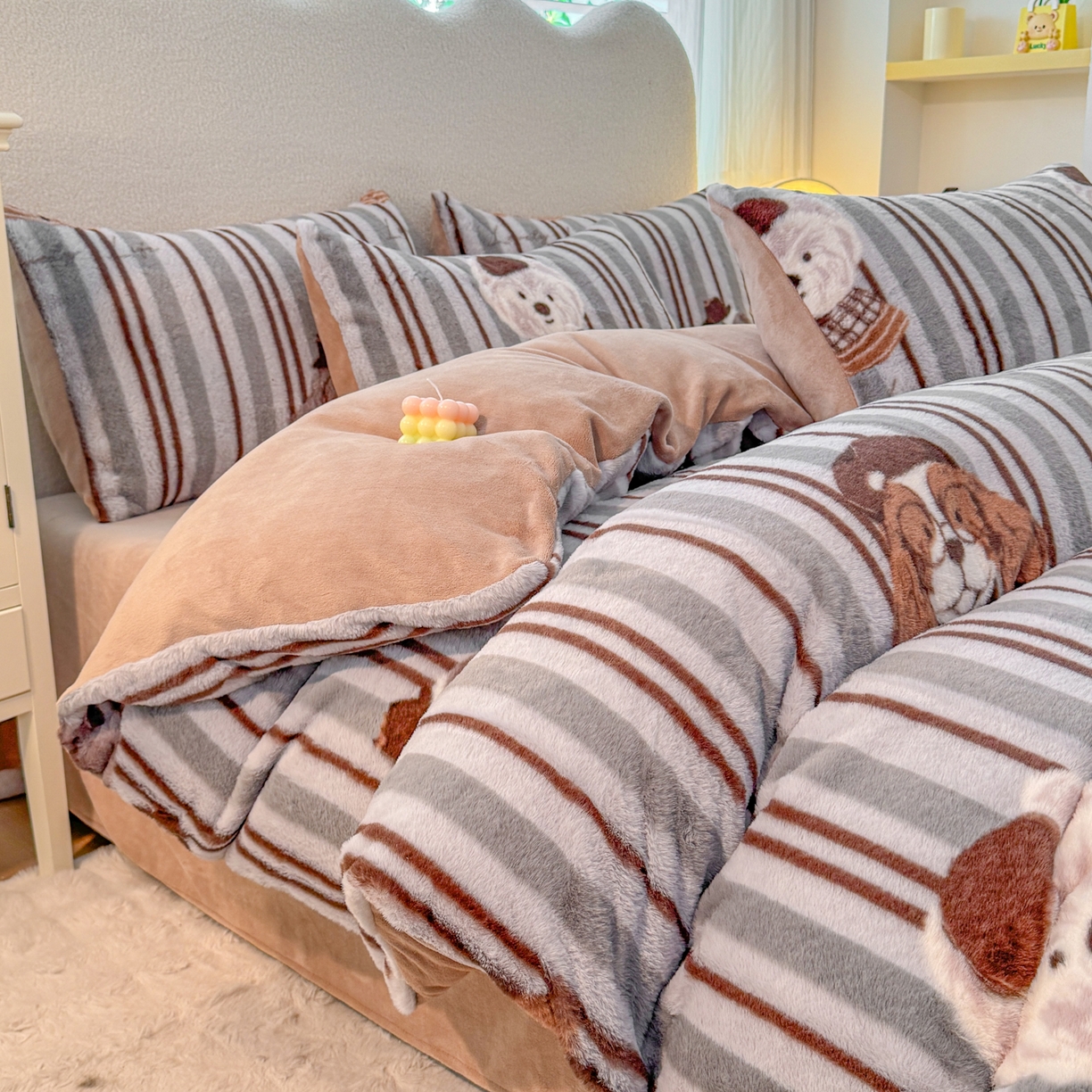 91家纺网 家纺一手货源 找家纺 KA家纺 2025新款冬高克重兔毛牛奶绒四件套 可爱熊