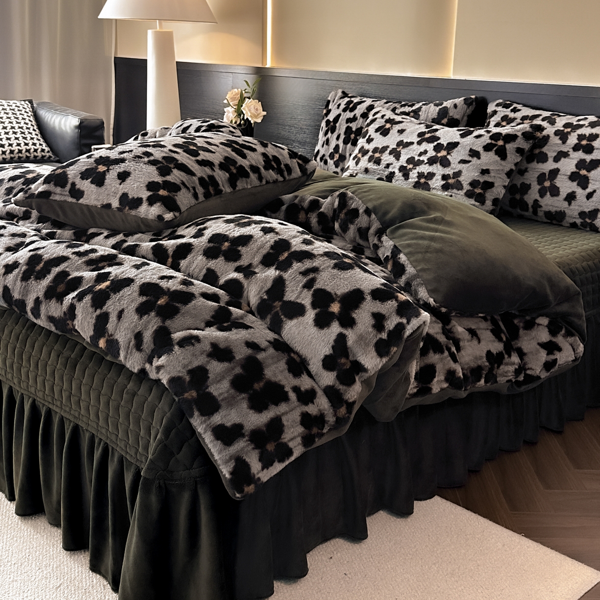 91家纺网 家纺一手货源 找家纺 金阳光家纺 2025新款美拉德高克重兔绒牛奶绒床盖款四件套 蝴蝶豹纹灰