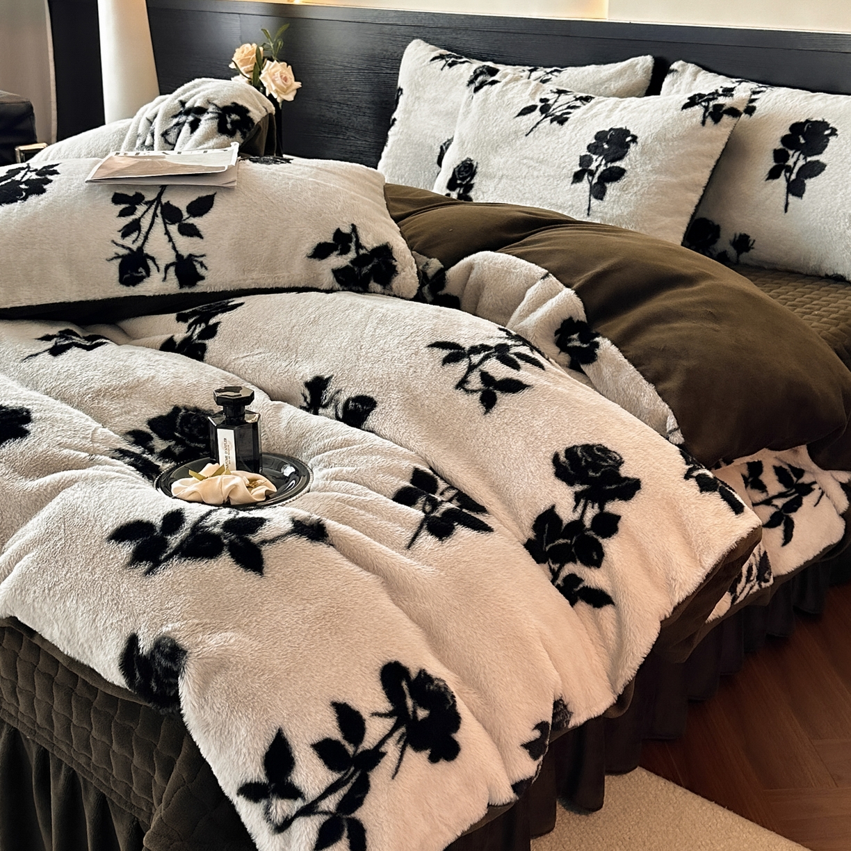 91家纺网 家纺一手货源 找家纺 金阳光家纺 2025新款美拉德高克重兔绒牛奶绒床盖款四件套 玫瑰白