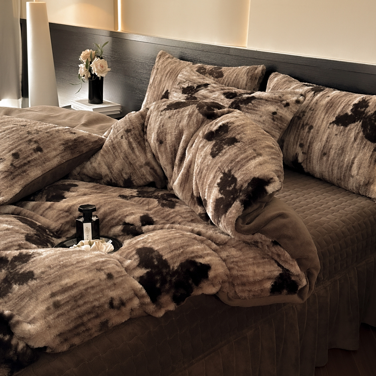 91家纺网 家纺一手货源 找家纺 金阳光家纺 2025新款美拉德高克重兔绒牛奶绒床盖款四件套 蝶舞卡其