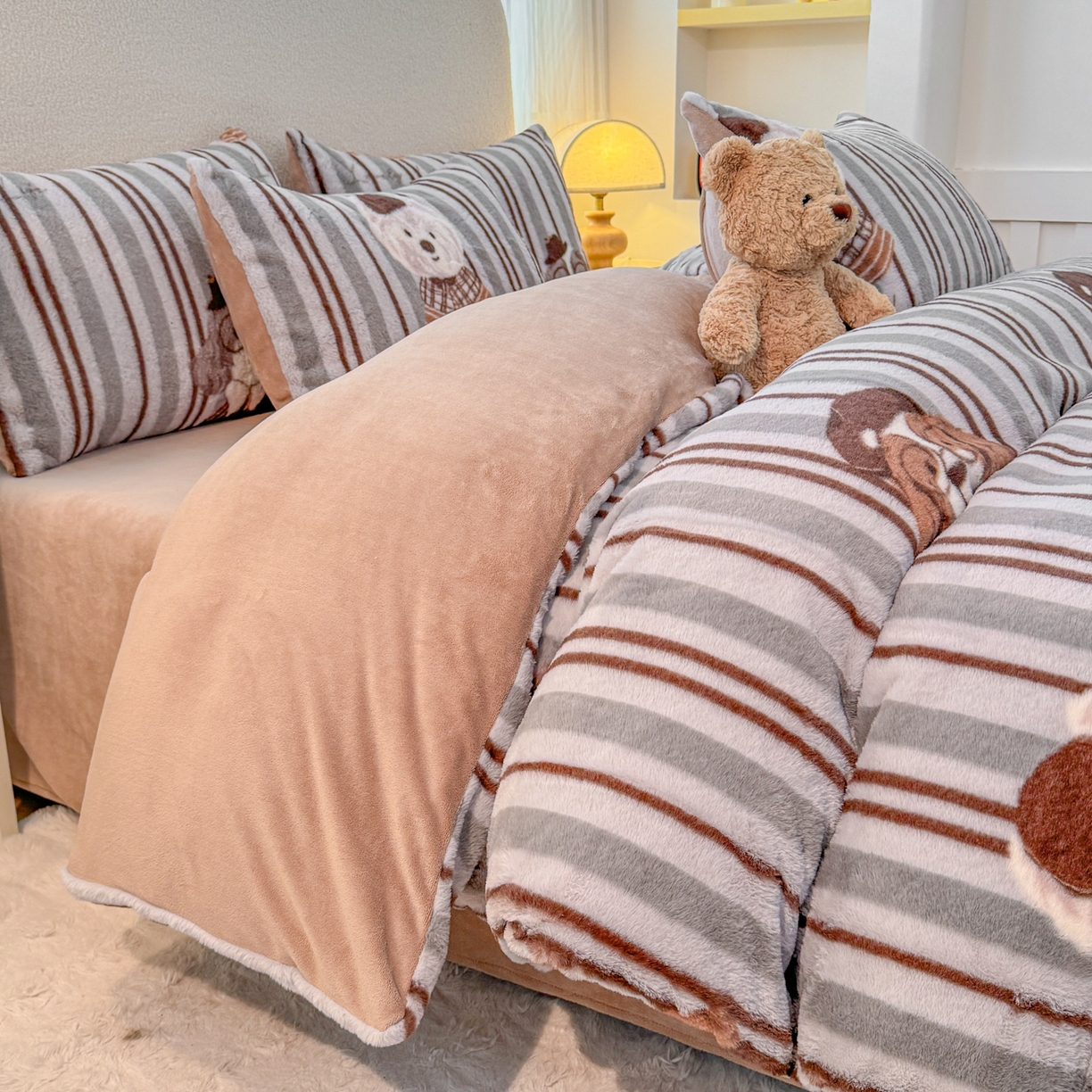 91家纺网 家纺一手货源 找家纺 KA家纺 2025新款冬高克重兔毛牛奶绒四件套 可爱熊