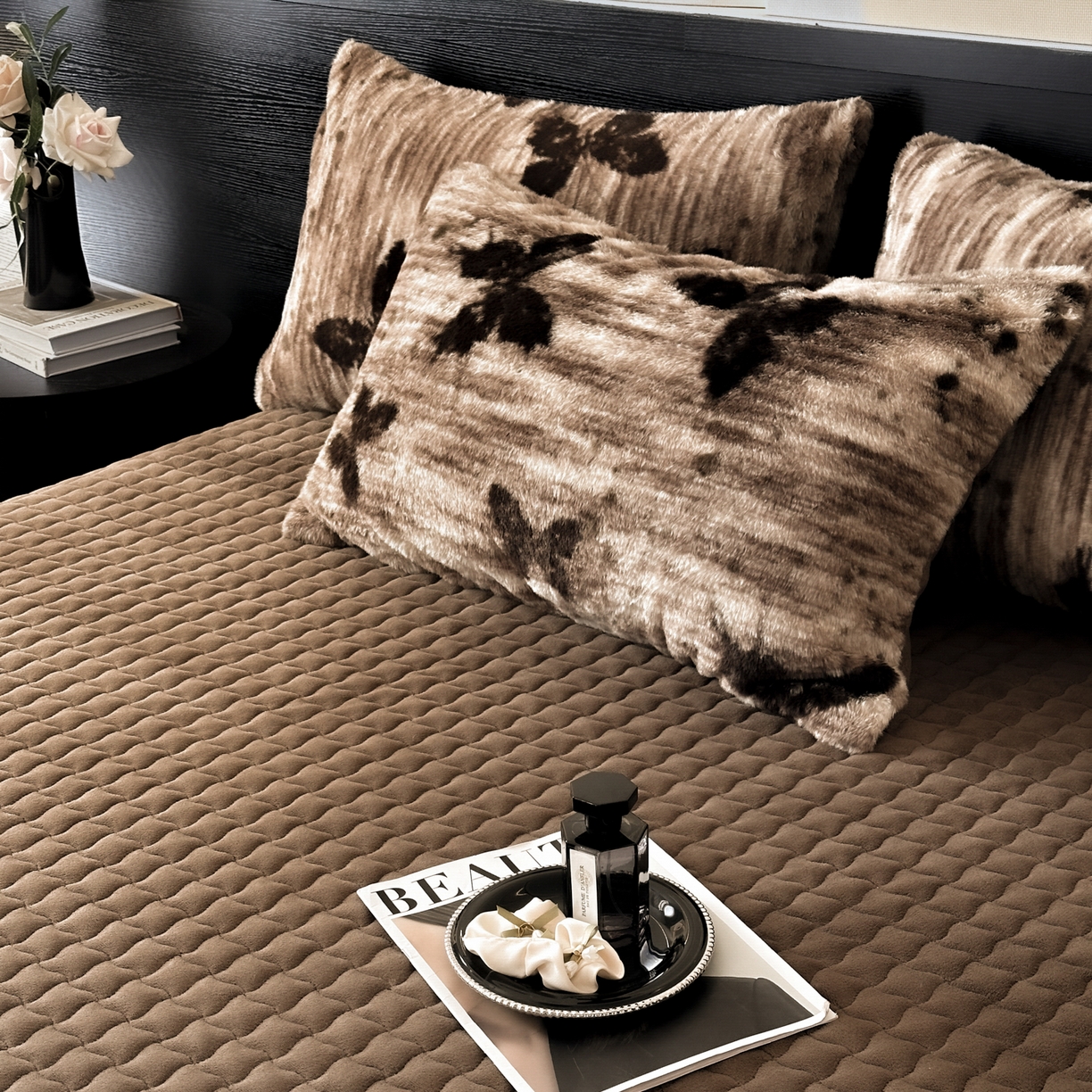 91家纺网 家纺一手货源 找家纺 金阳光家纺 2025新款美拉德高克重兔绒牛奶绒床盖款四件套 蝶舞卡其