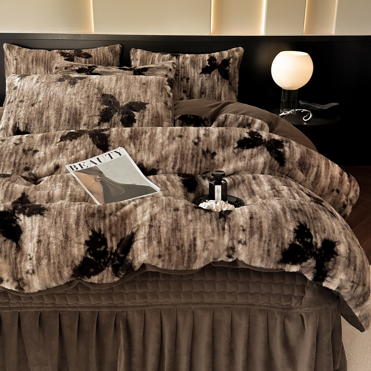 91家纺网 家纺一手货源 找家纺 金阳光家纺 2025新款美拉德高克重兔绒牛奶绒床盖款四件套 蝶舞卡其