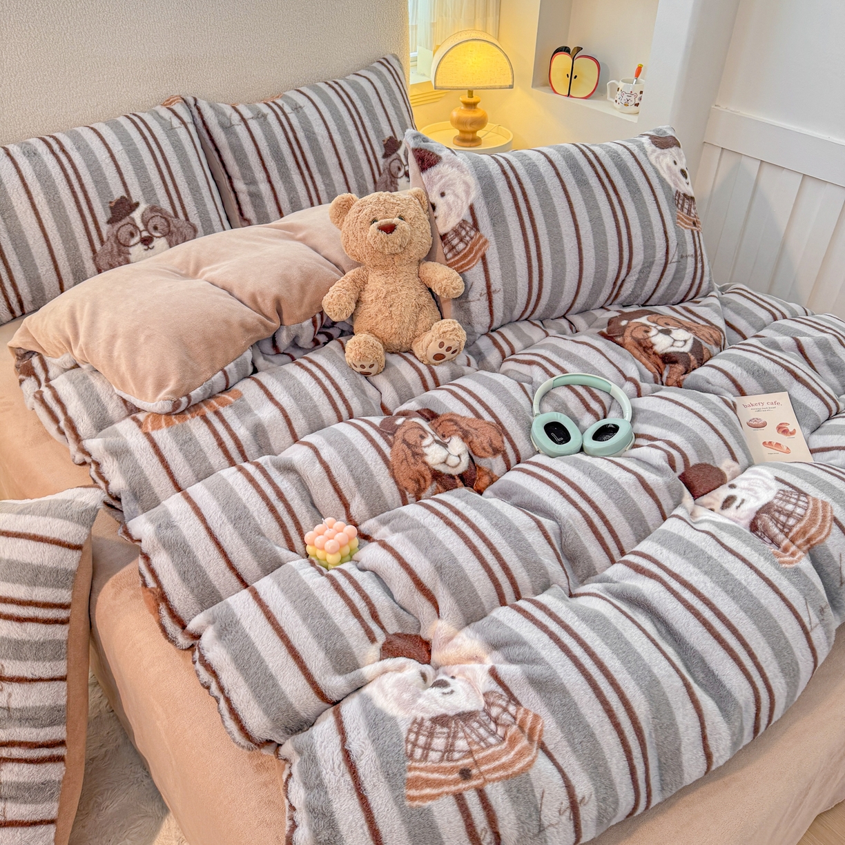 91家纺网 家纺一手货源 找家纺 KA家纺 2025新款冬高克重兔毛牛奶绒四件套 可爱熊