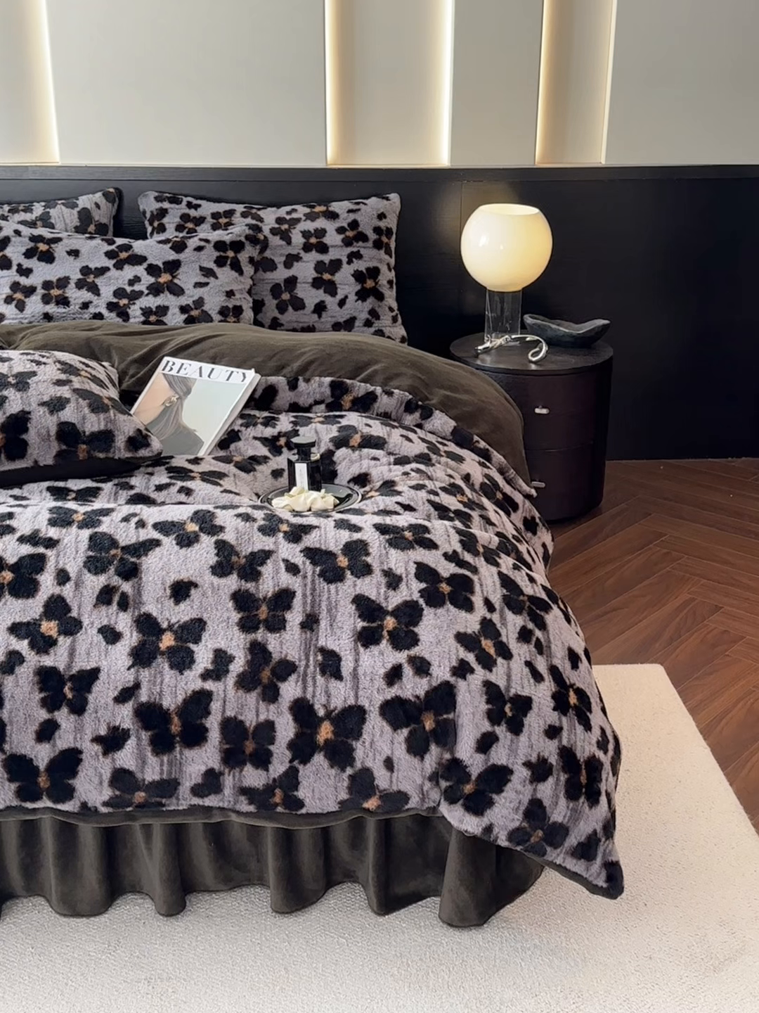 91家纺网 家纺一手货源 找家纺 金阳光家纺 2025新款美拉德高克重兔绒牛奶绒床盖款四件套 蝴蝶豹纹灰