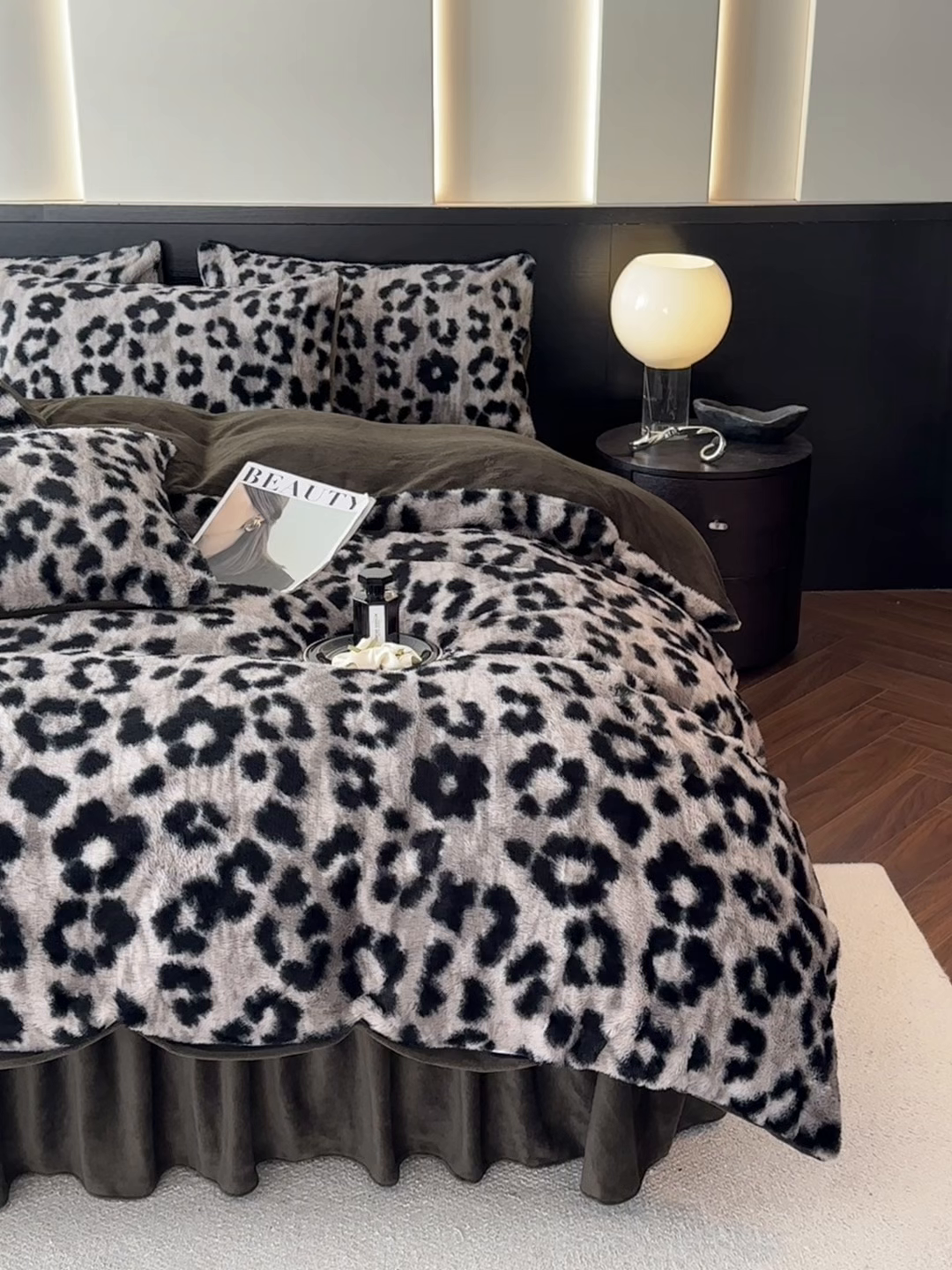 91家纺网 家纺一手货源 找家纺 金阳光家纺 2025新款美拉德高克重兔绒牛奶绒床盖款四件套 豹纹