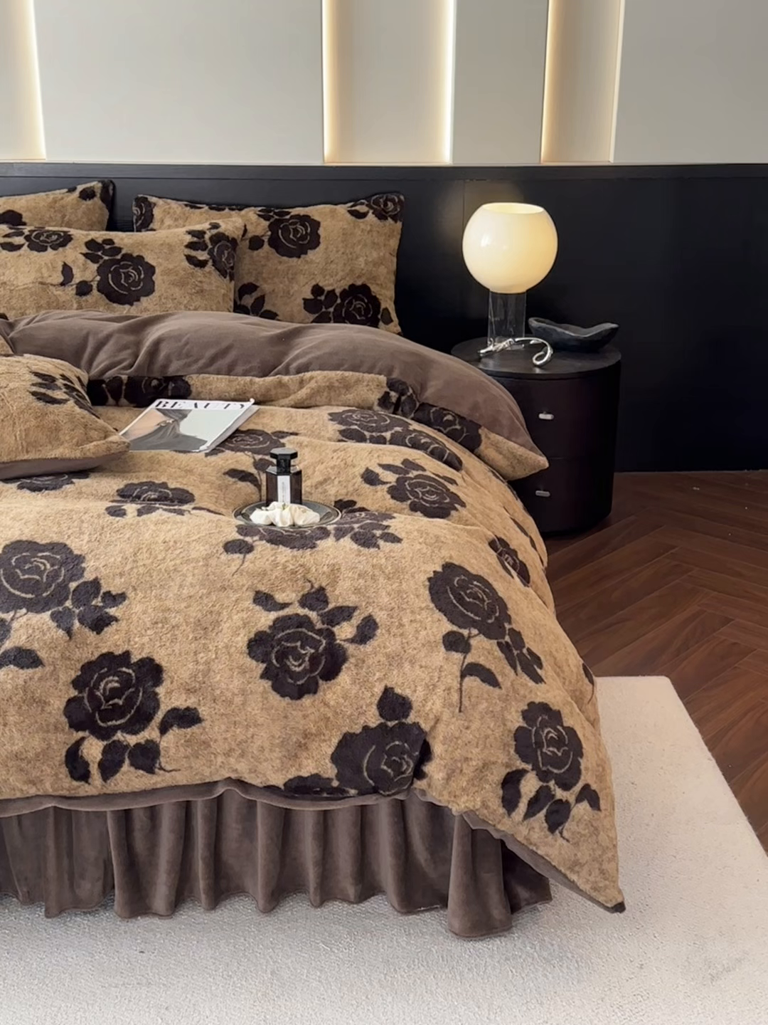 91家纺网 家纺一手货源 找家纺 金阳光家纺 2025新款美拉德高克重兔绒牛奶绒床盖款四件套 简爱