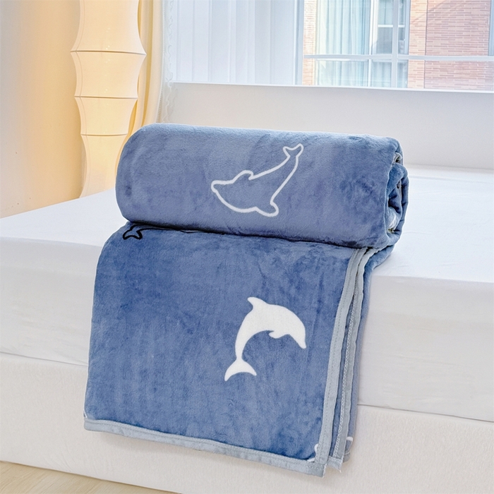 91家纺网 家纺一手货源 找家纺 梵心 2025新款云貂绒毛毯法兰绒毛毯牛奶绒毛毯爆款盖毯直播跨境专供-可定制克重 蓝鲸