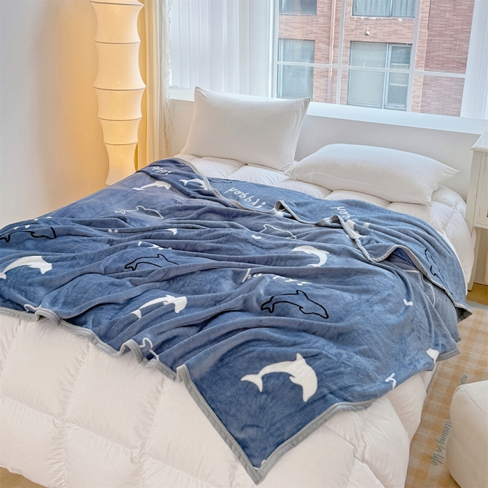 91家纺网 家纺一手货源 找家纺 梵心 2025新款云貂绒毛毯法兰绒毛毯牛奶绒毛毯爆款盖毯直播跨境专供-可定制克重 蓝鲸