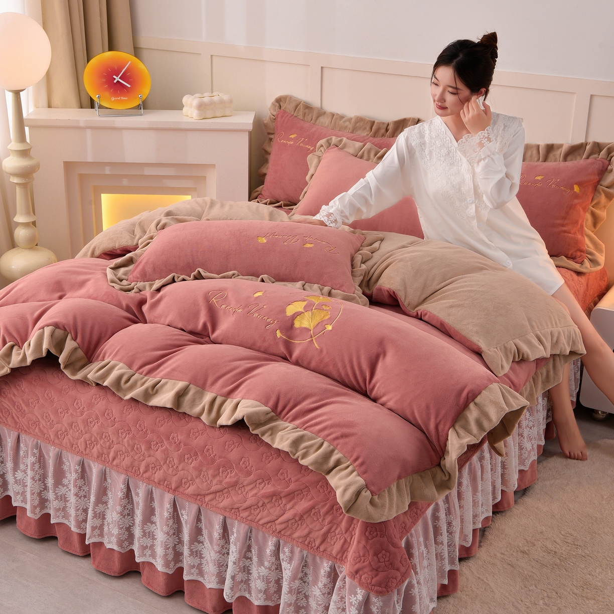 91家纺网 家纺一手货源 找家纺 （总）湘雪家居  2025新款高克重纯色刺绣牛奶绒床盖款星语系列四件套-提供买家秀