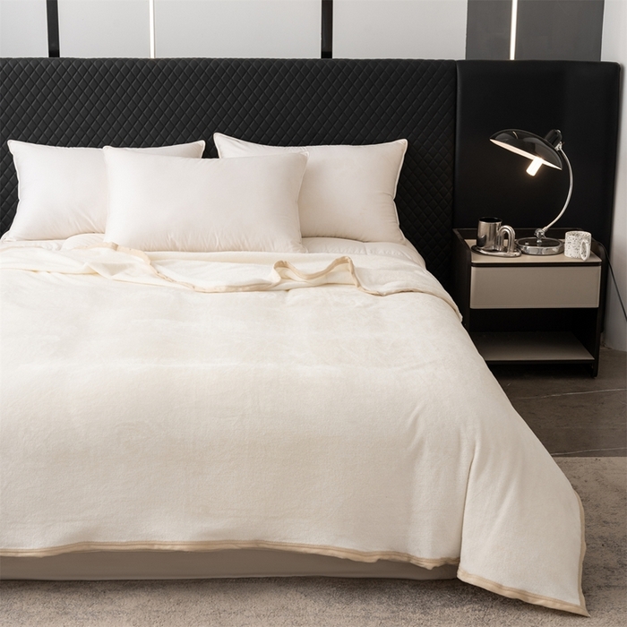 91家纺网 家纺一手货源 找家纺 梵心 2025新款云貂绒毛毯法兰绒毛毯牛奶绒毛毯爆款盖毯直播跨境专供-可定制克重  米色