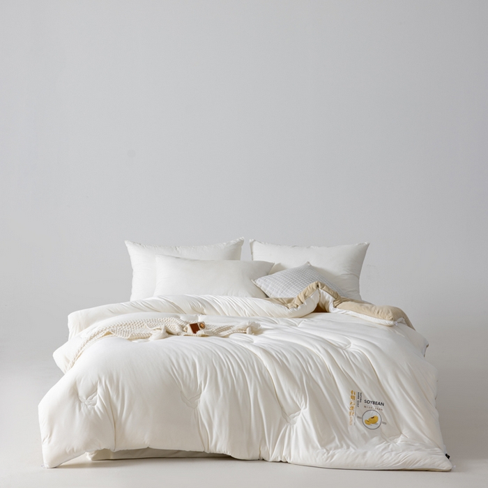 91家纺网 家纺一手货源 找家纺 丽卡家纺 2025年秋冬新品有机云柔大豆被被子被芯（常规生产款为春秋被和冬被，常规尺寸为200*230，其他特殊尺寸/加厚款接受下单定制） 有机云柔豆春秋被-白色