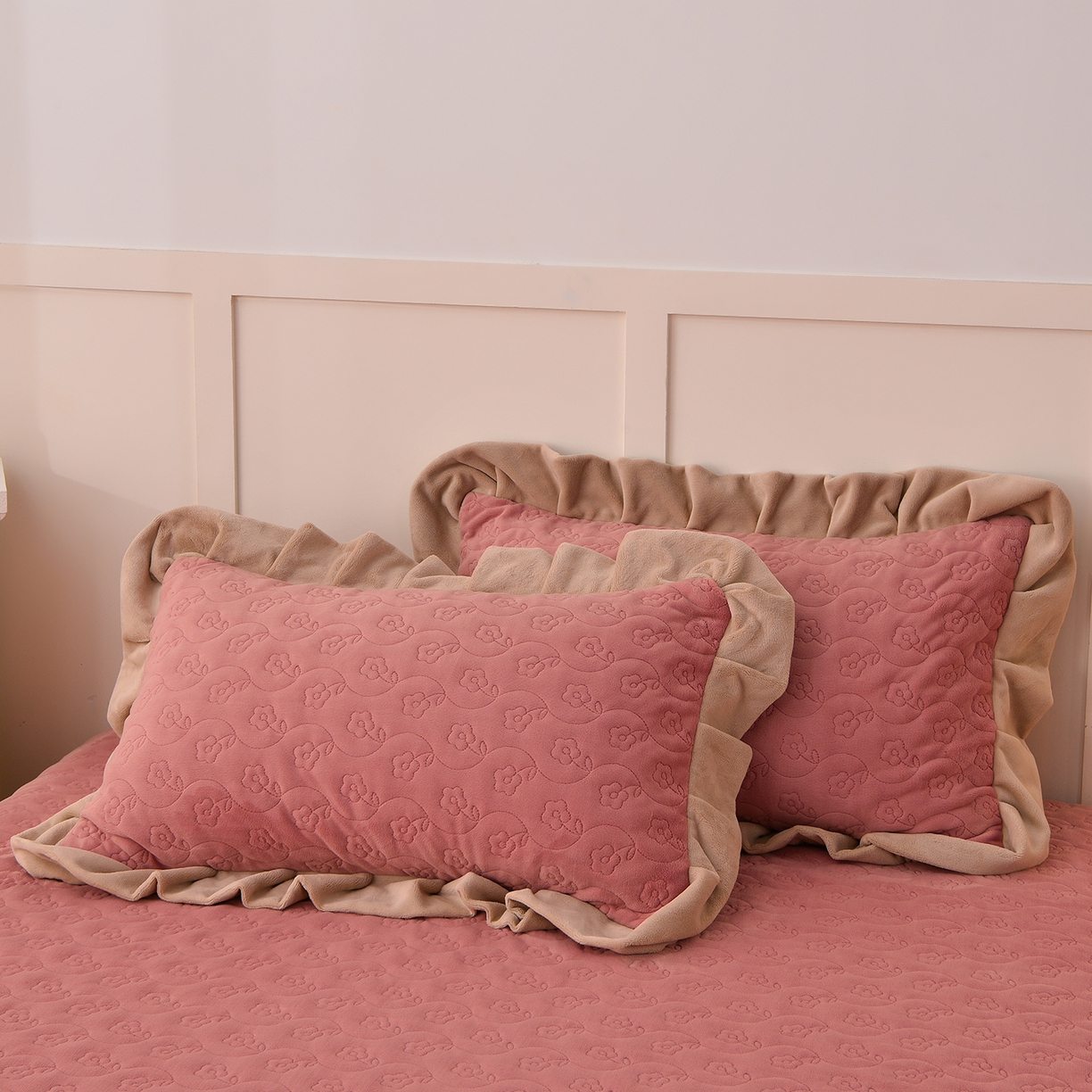 91家纺网 家纺一手货源 找家纺 （总）湘雪家居  2025新款高克重纯色刺绣牛奶绒床盖款星语系列四件套-提供买家秀