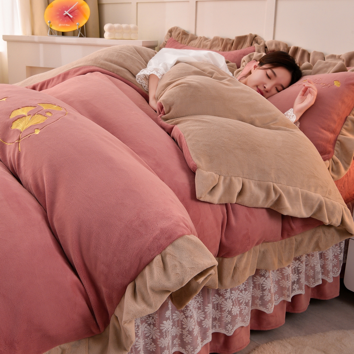 91家纺网 家纺一手货源 找家纺 （总）湘雪家居  2025新款高克重纯色刺绣牛奶绒床盖款星语系列四件套-提供买家秀