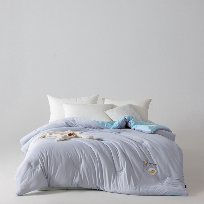 91家纺网 家纺一手货源 找家纺 丽卡家纺 2025年秋冬新品有机云柔大豆被被子被芯（常规生产款为春秋被和冬被，常规尺寸为200*230，其他特殊尺寸/加厚款接受下单定制） 有机云柔豆春秋被-蓝色