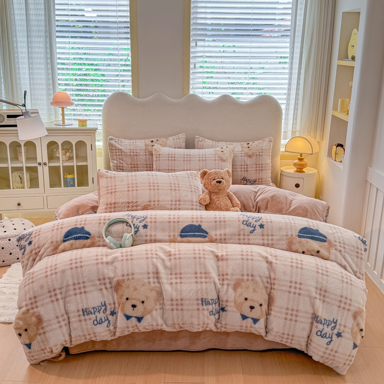 91家纺网 家纺一手货源 找家纺 KA家纺 2025新款冬高克重兔毛牛奶绒四件套 快乐熊