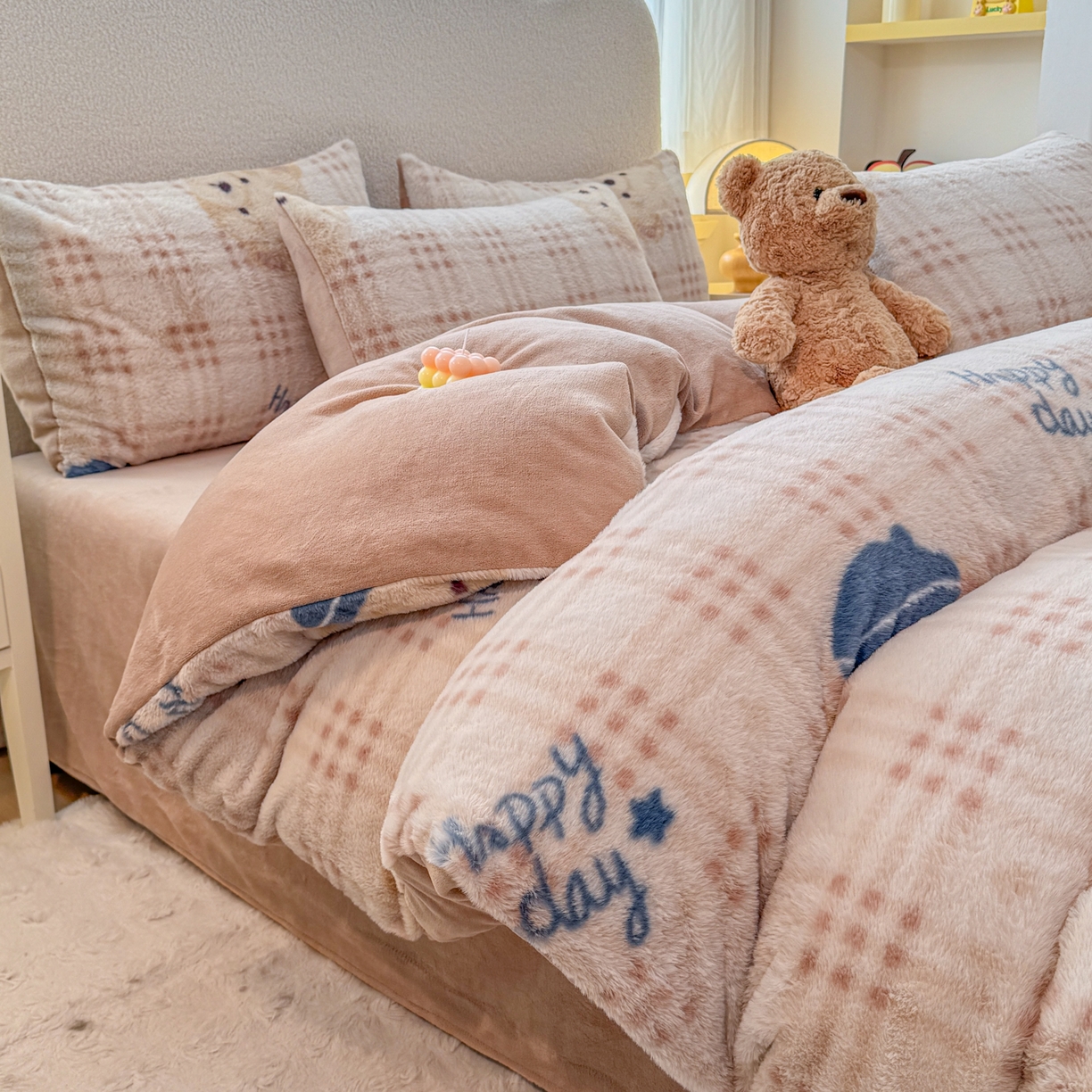 91家纺网 家纺一手货源 找家纺 KA家纺 2025新款冬高克重兔毛牛奶绒四件套 快乐熊