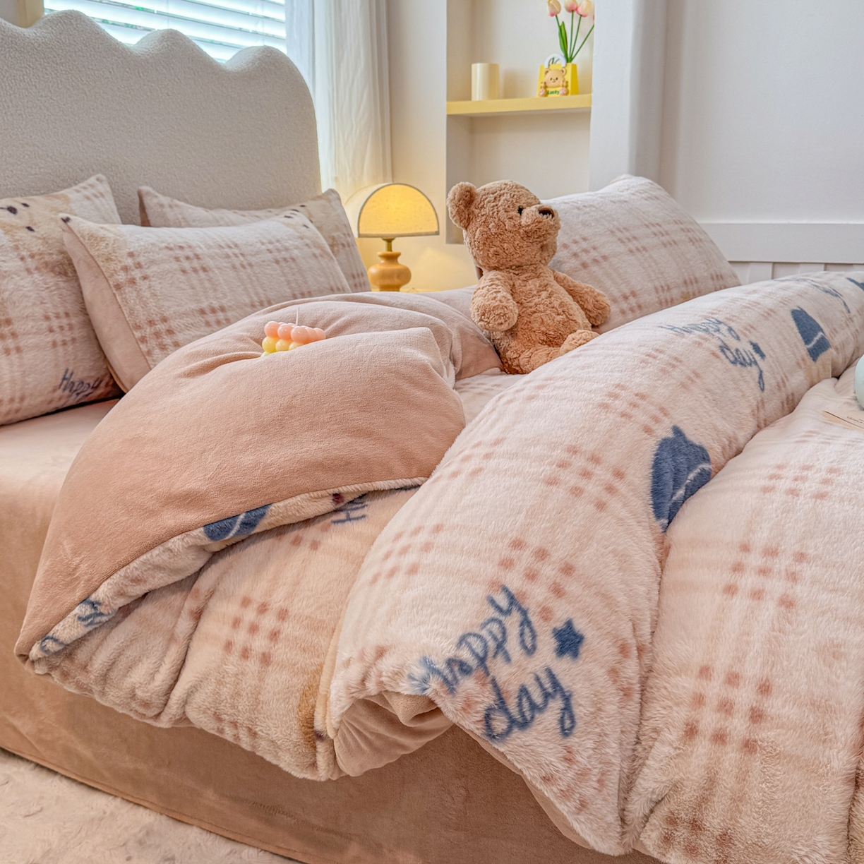 91家纺网 家纺一手货源 找家纺 KA家纺 2025新款冬高克重兔毛牛奶绒四件套 快乐熊