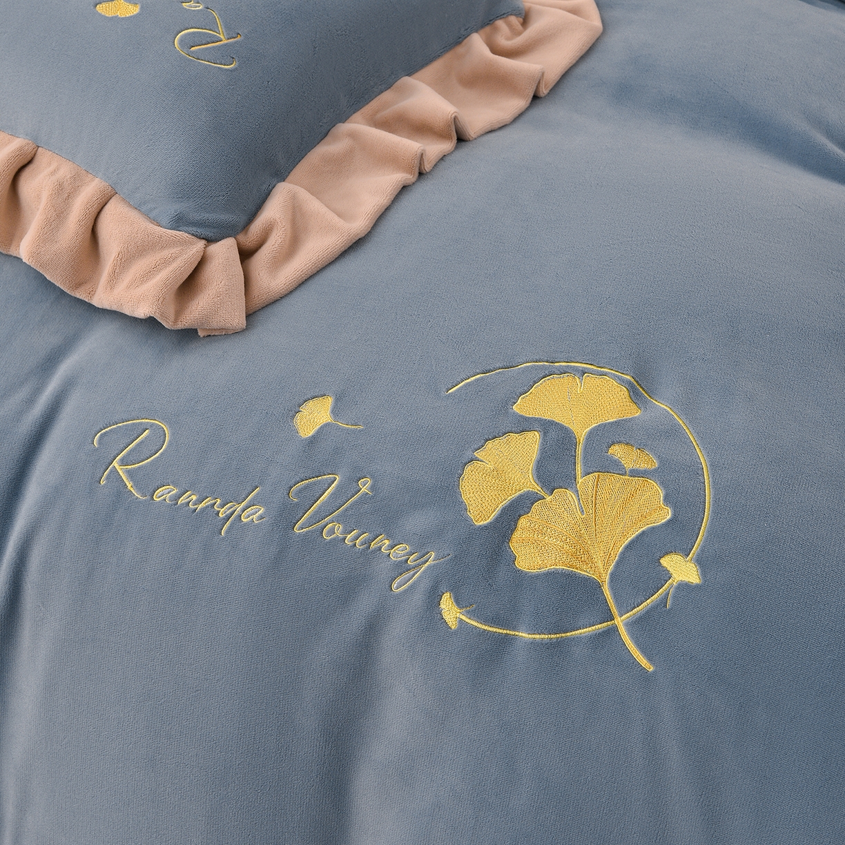 91家纺网 家纺一手货源 找家纺 湘雪家居  2025新款高克重纯色刺绣牛奶绒床盖款星语系列四件套-提供买家秀 星语款-槟利兰