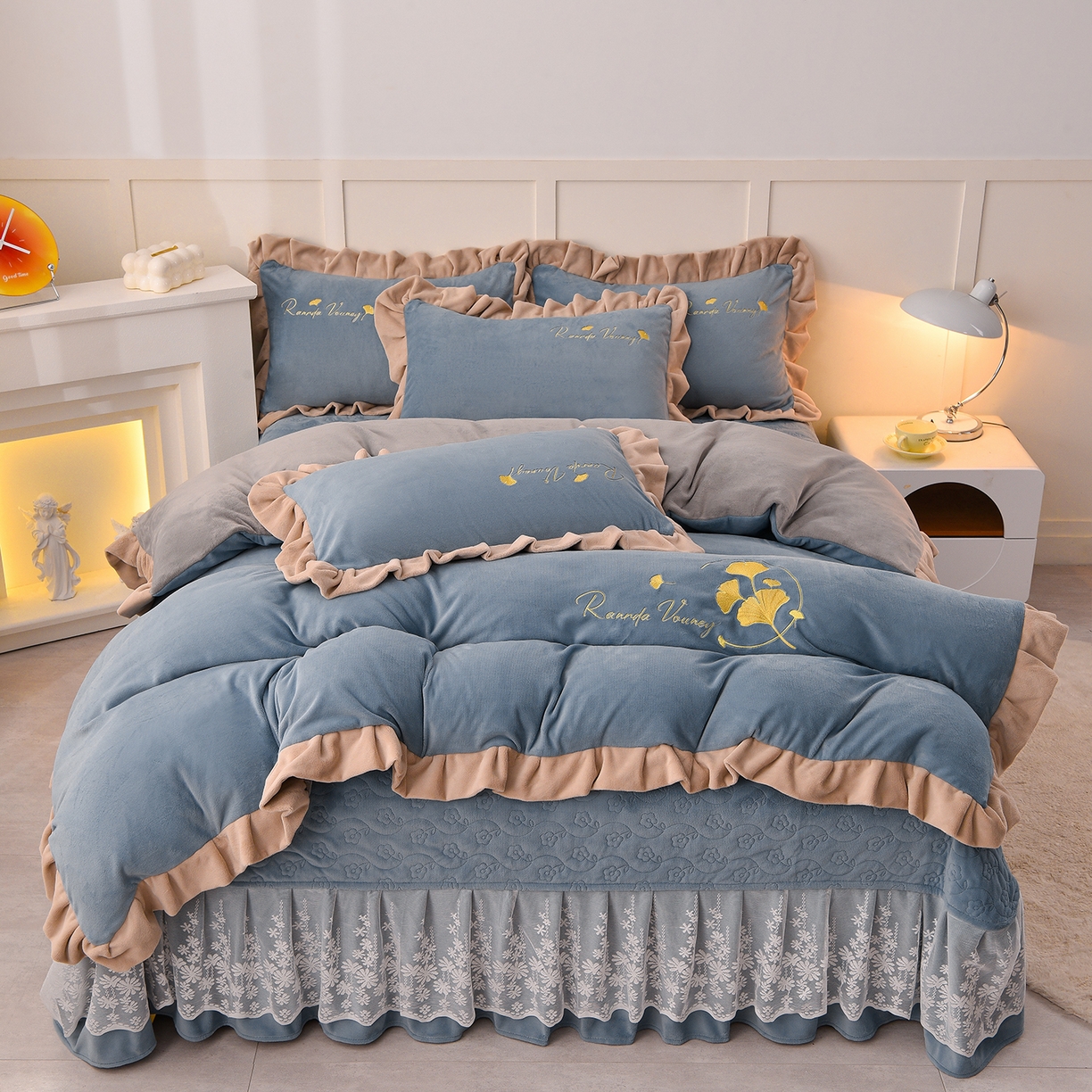 91家纺网 家纺一手货源 找家纺 湘雪家居  2025新款高克重纯色刺绣牛奶绒床盖款星语系列四件套-提供买家秀 星语款-槟利兰