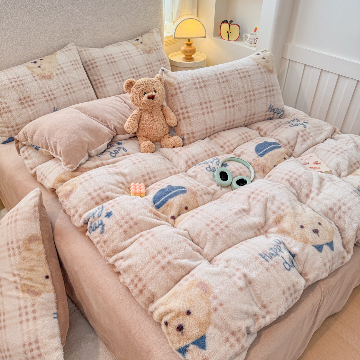 91家纺网 家纺一手货源 找家纺 KA家纺 2025新款冬高克重兔毛牛奶绒四件套 快乐熊